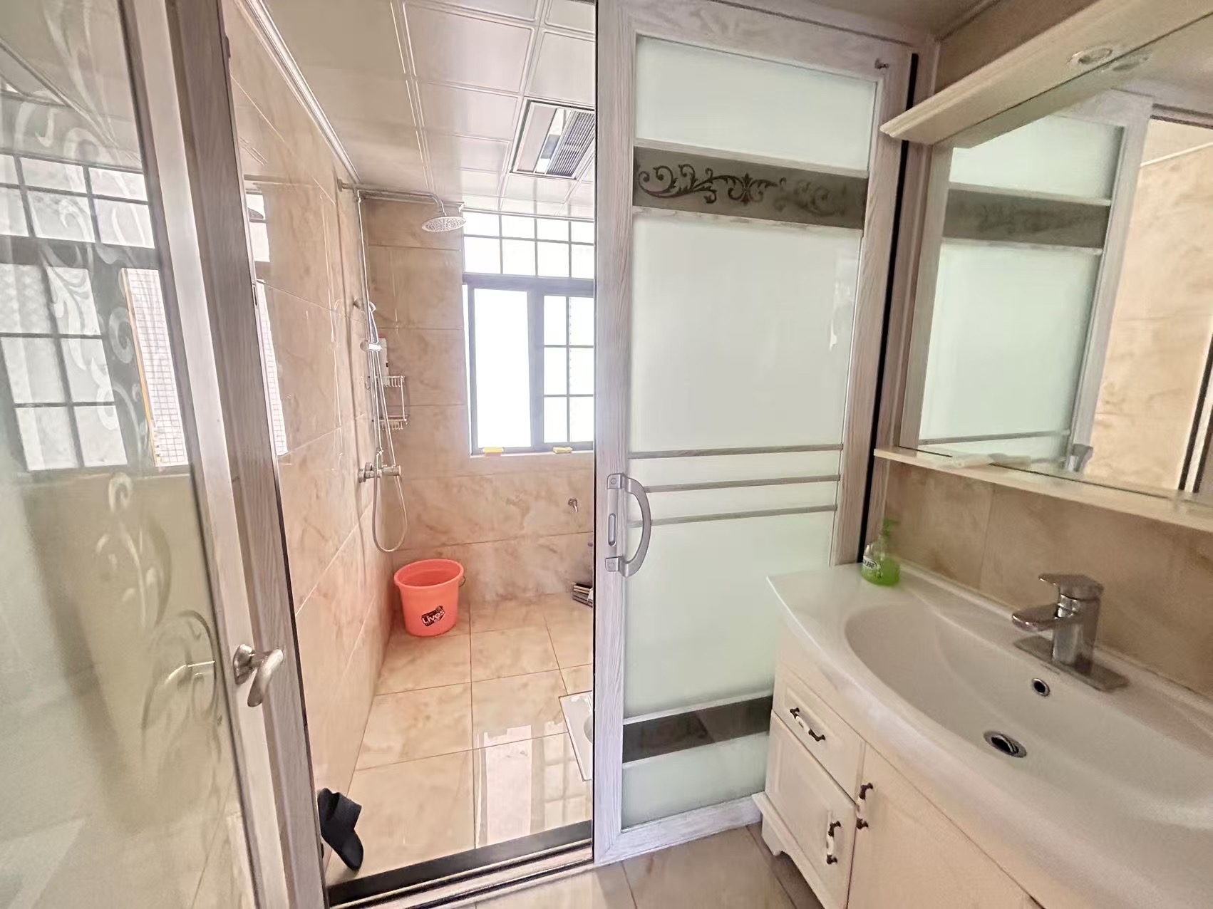 逸臣桃源  3室2厅2卫    2100.0元/月 逸臣桃源  3室2厅2卫    2100.0元/月室内图