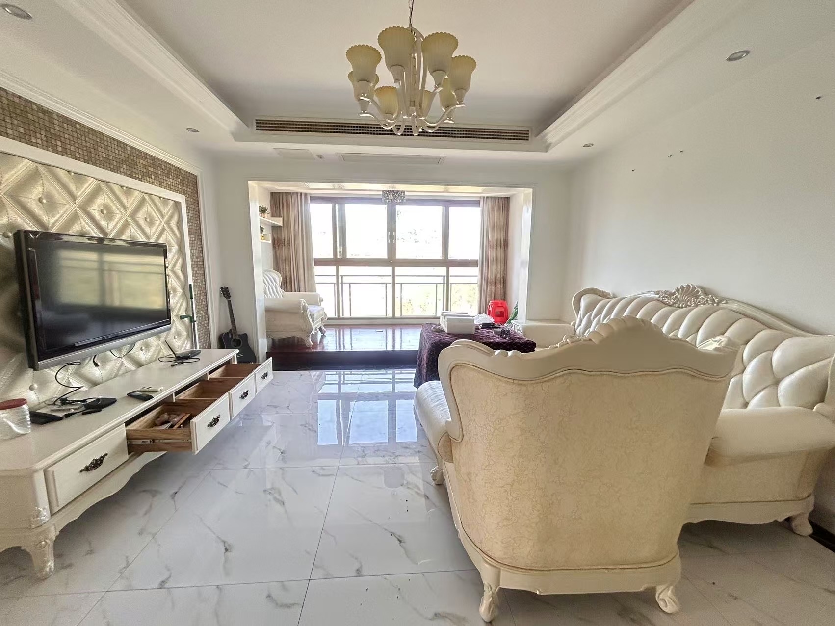 逸臣桃源  3室2厅2卫    2100.0元/月 逸臣桃源  3室2厅2卫    2100.0元/月室内图