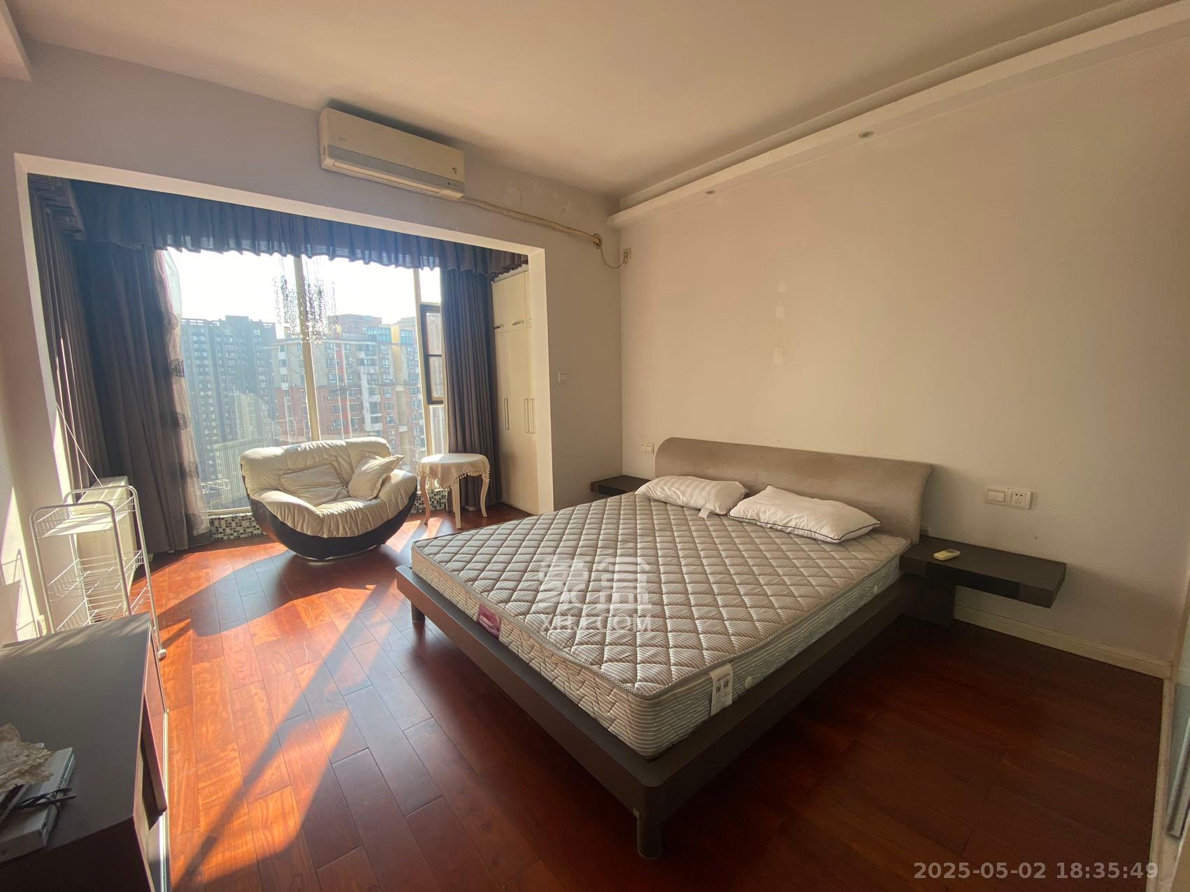 欧园 3室2厅1卫 3300.0元/月 欧园 3室2厅1卫 3300.0元/月室内图