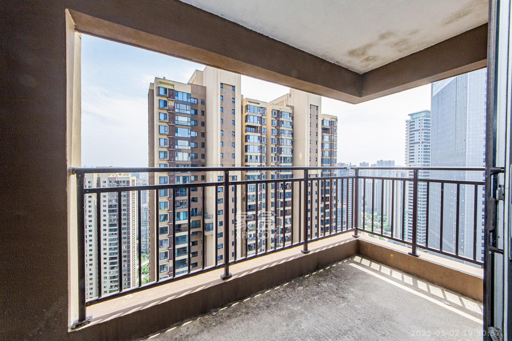 北辰三角洲C2区 3室2厅2卫 182.0万 北辰三角洲C2区 3室2厅2卫 182.0万阳台