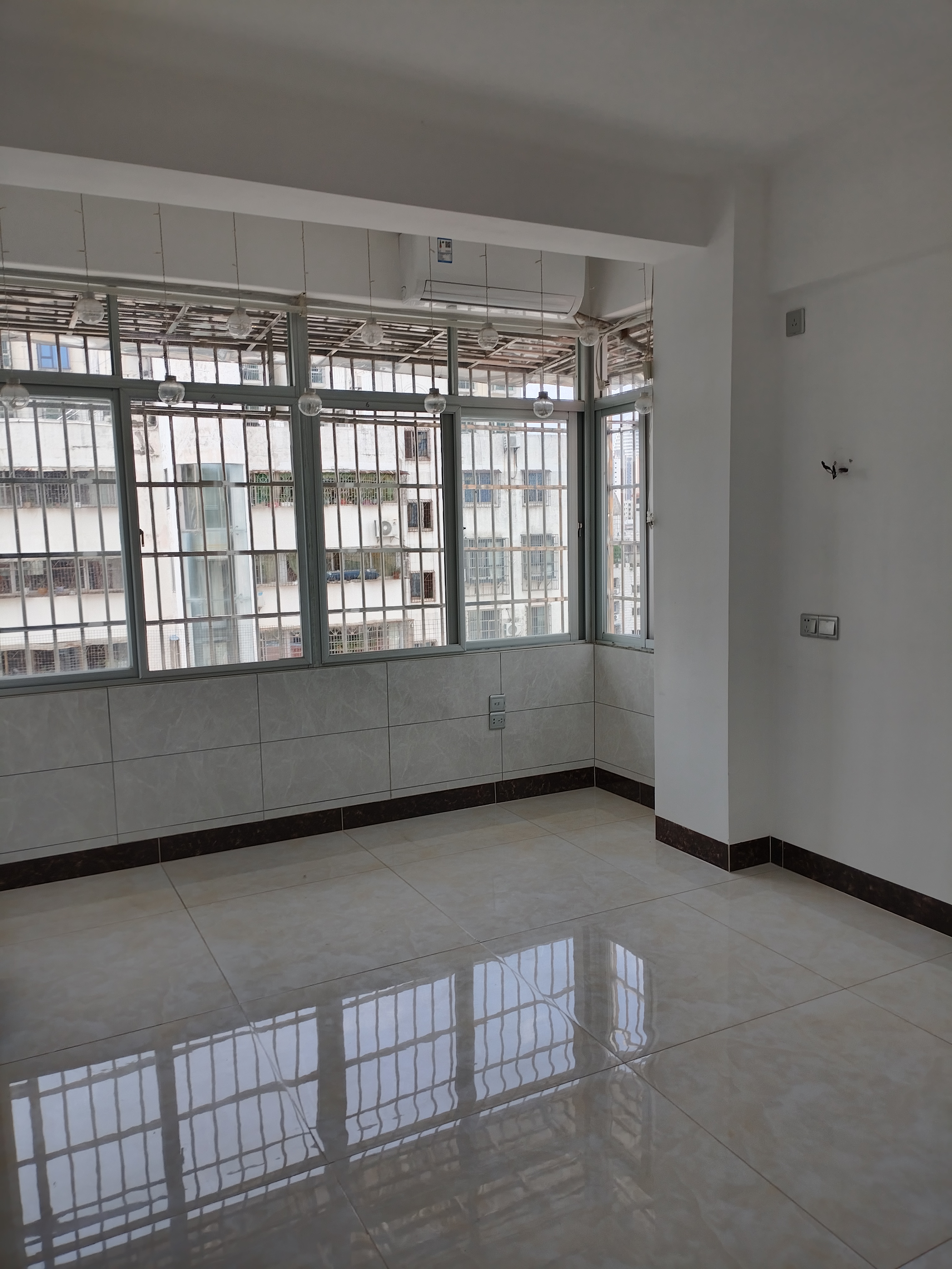 榆海小区  3室2厅1卫    105.0万 榆海小区  3室2厅1卫    105.0万室内图