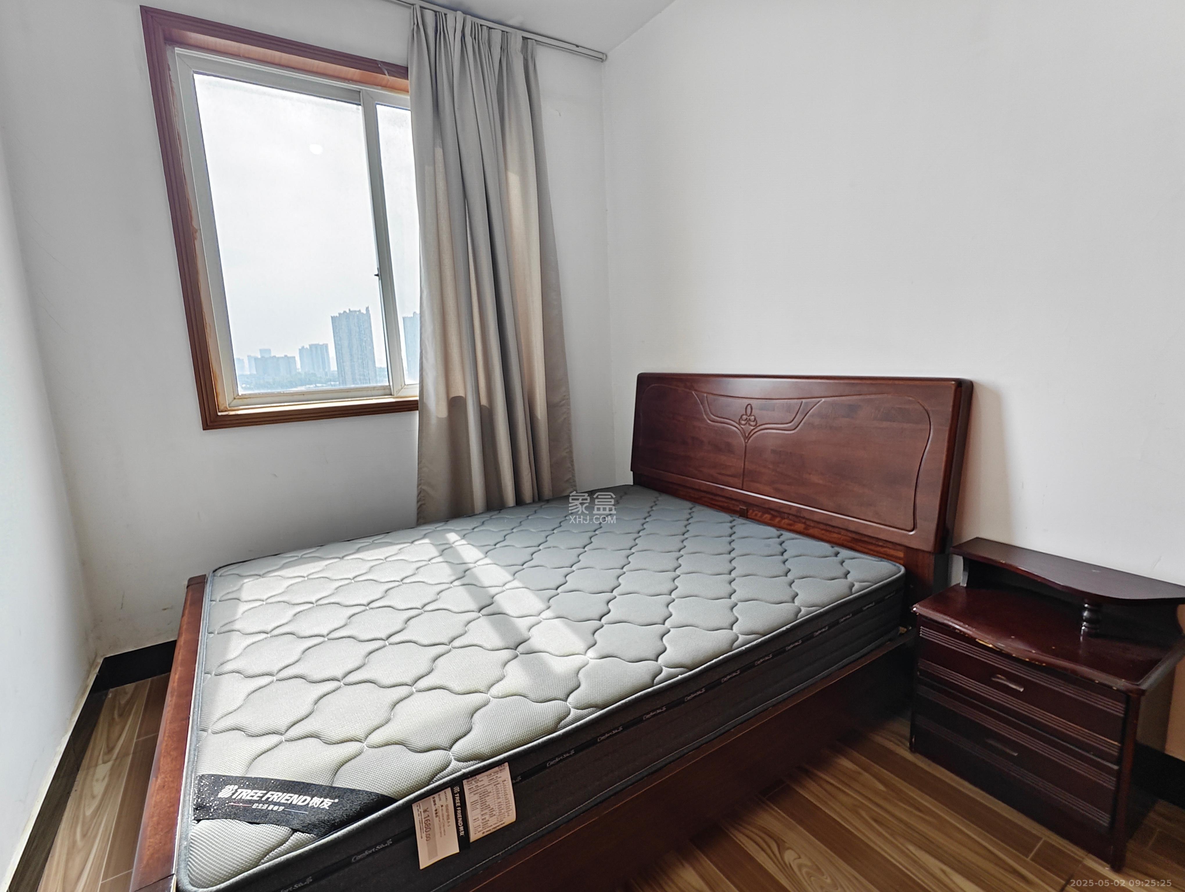 建鸿达现代公寓  3室1厅1卫   2400.00元/月室内图