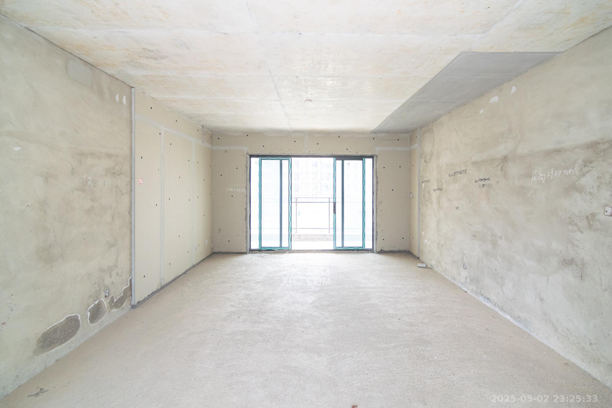 润和谷山郡(悦禧山庄水榭花都)  5室2厅3卫    145.0万 润和谷山郡(悦禧山庄水榭花都)  5室2厅3卫    145.0万客厅