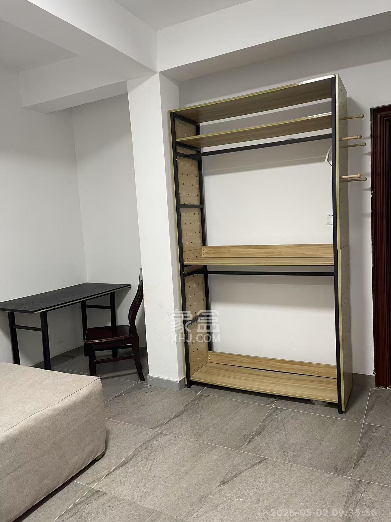 高桥老二号小区 1室1厅1卫 1100.0元/月 高桥老二号小区 1室1厅1卫 1100.0元/月室内图