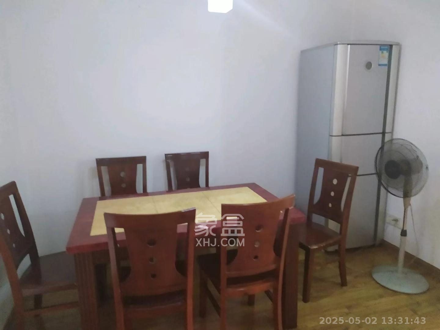 三湘小区  2室2厅1卫    1400.0元/月室内图