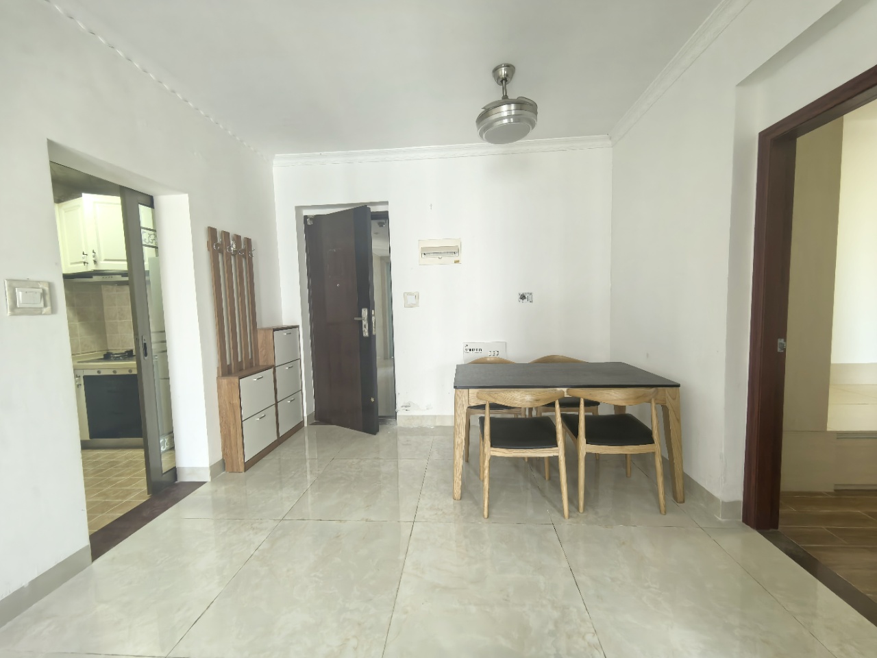 鲁能钓鱼台美高梅  2室2厅1卫    99.0万 鲁能钓鱼台美高梅  2室2厅1卫    99.0万