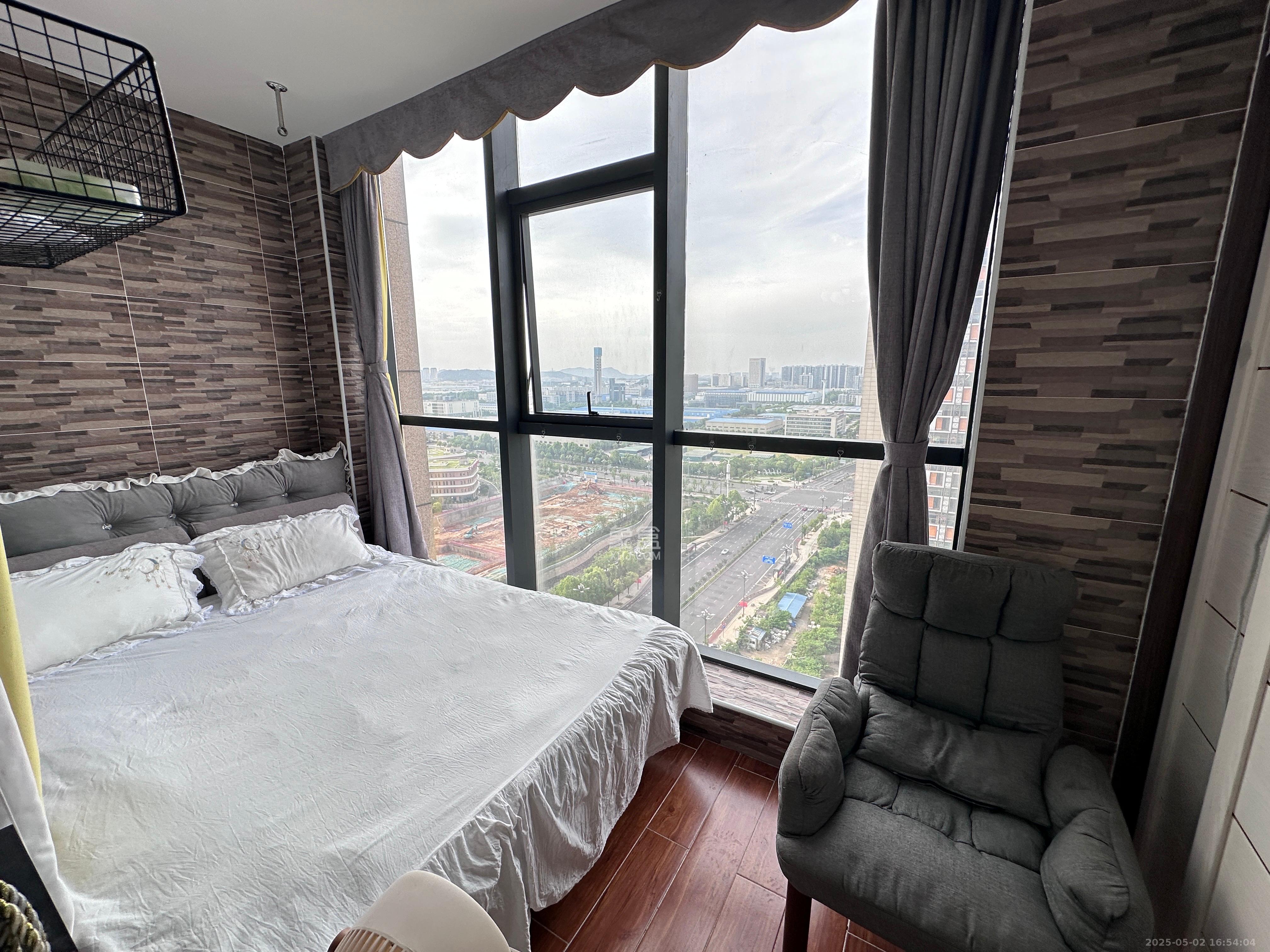 华侨假日中心(晟华苑) 1室1厅1卫 2100.0元/月 华侨假日中心(晟华苑) 1室1厅1卫 2100.0元/月室内图