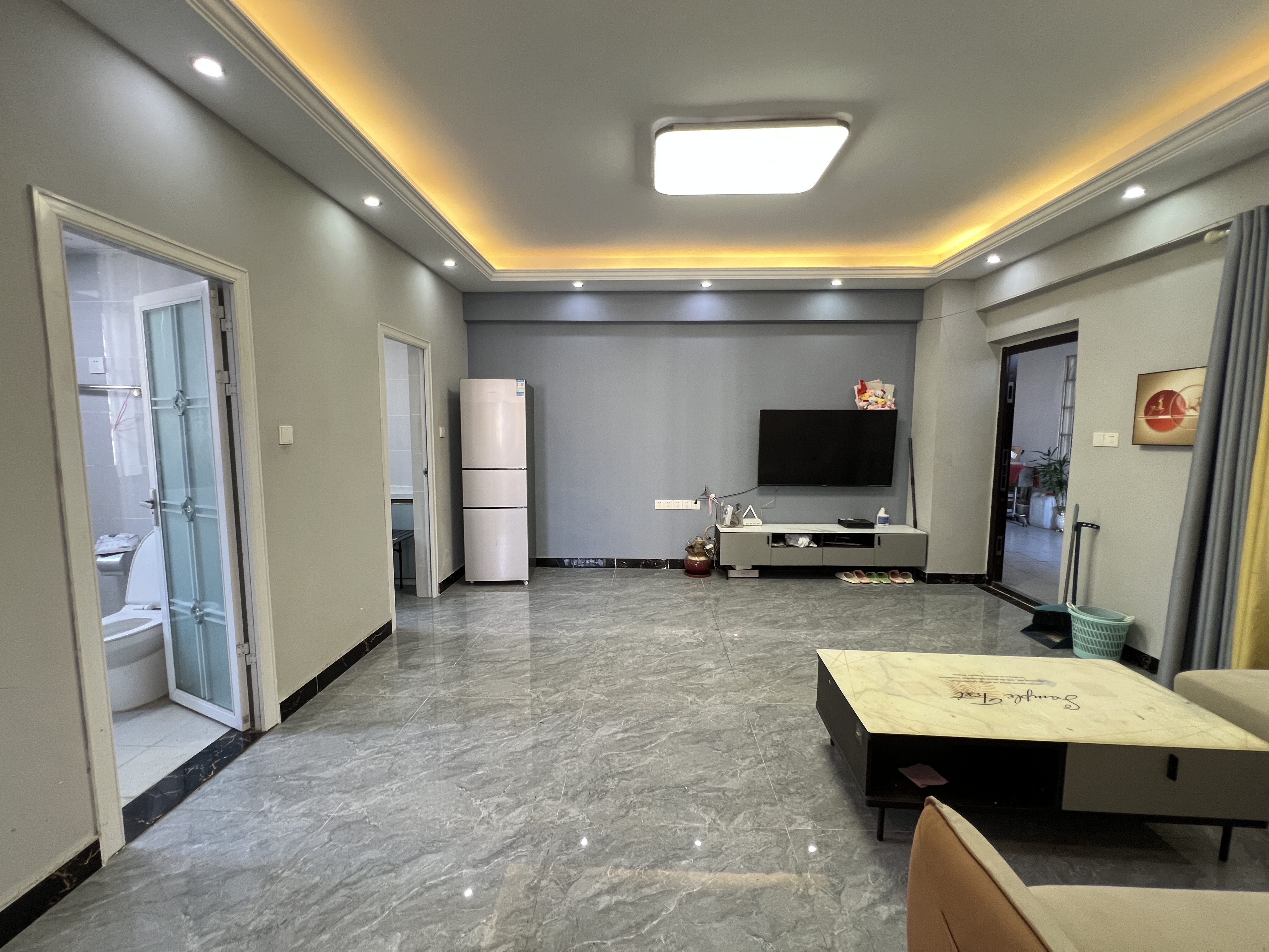 虹冠大厦 2室2厅1卫 89.8万 虹冠大厦 2室2厅1卫 89.8万客厅