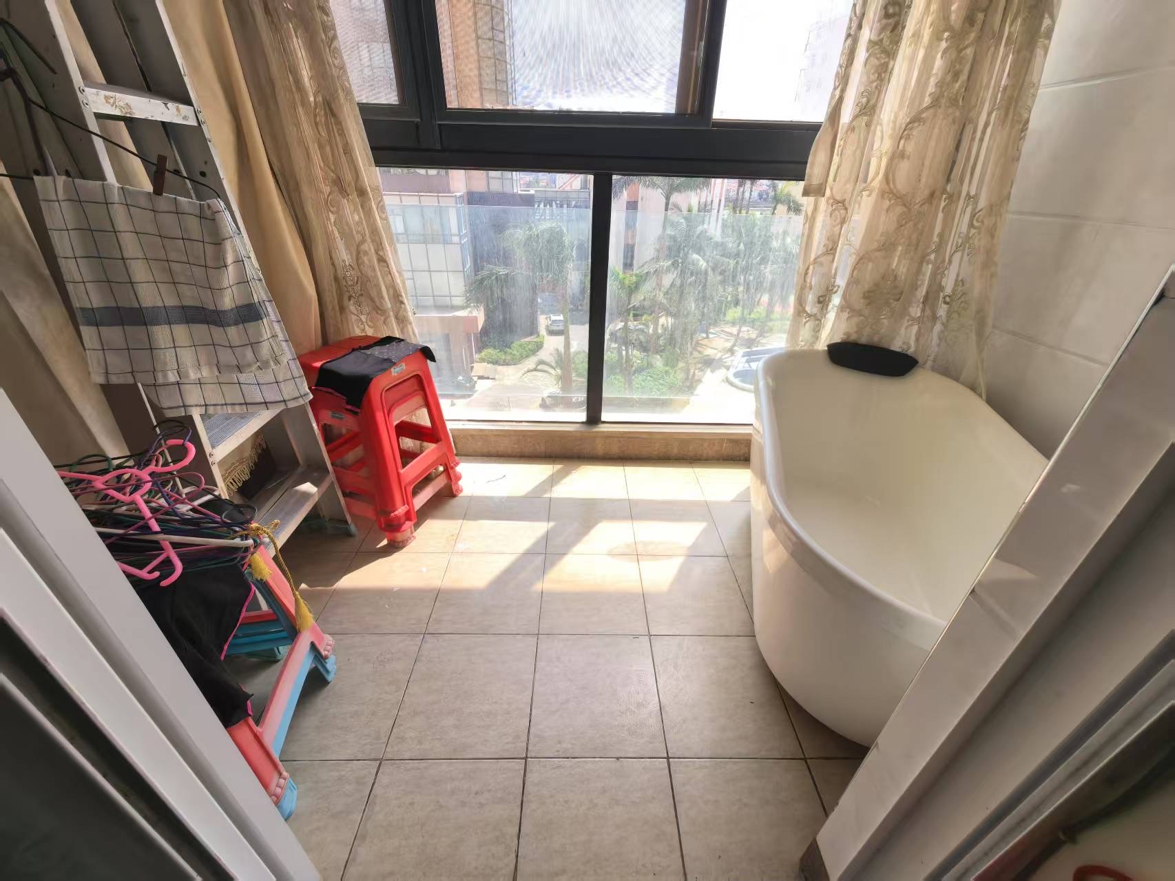 燕泰国际花园 2室2厅1卫 95.0万 燕泰国际花园 2室2厅1卫 95.0万客厅