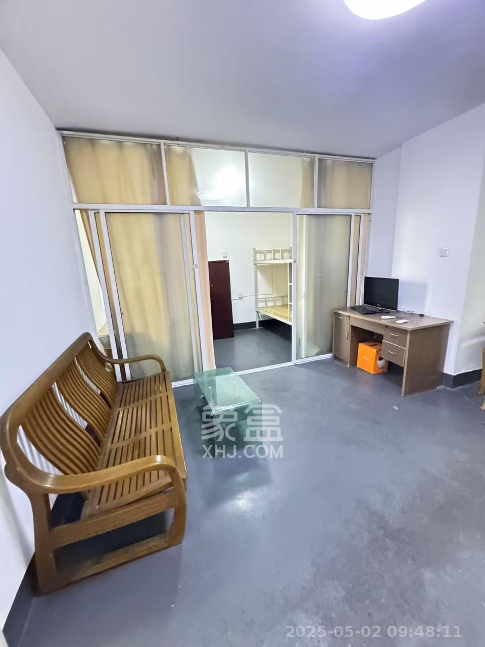 城市花园  3室1厅1卫   2400.00元/月