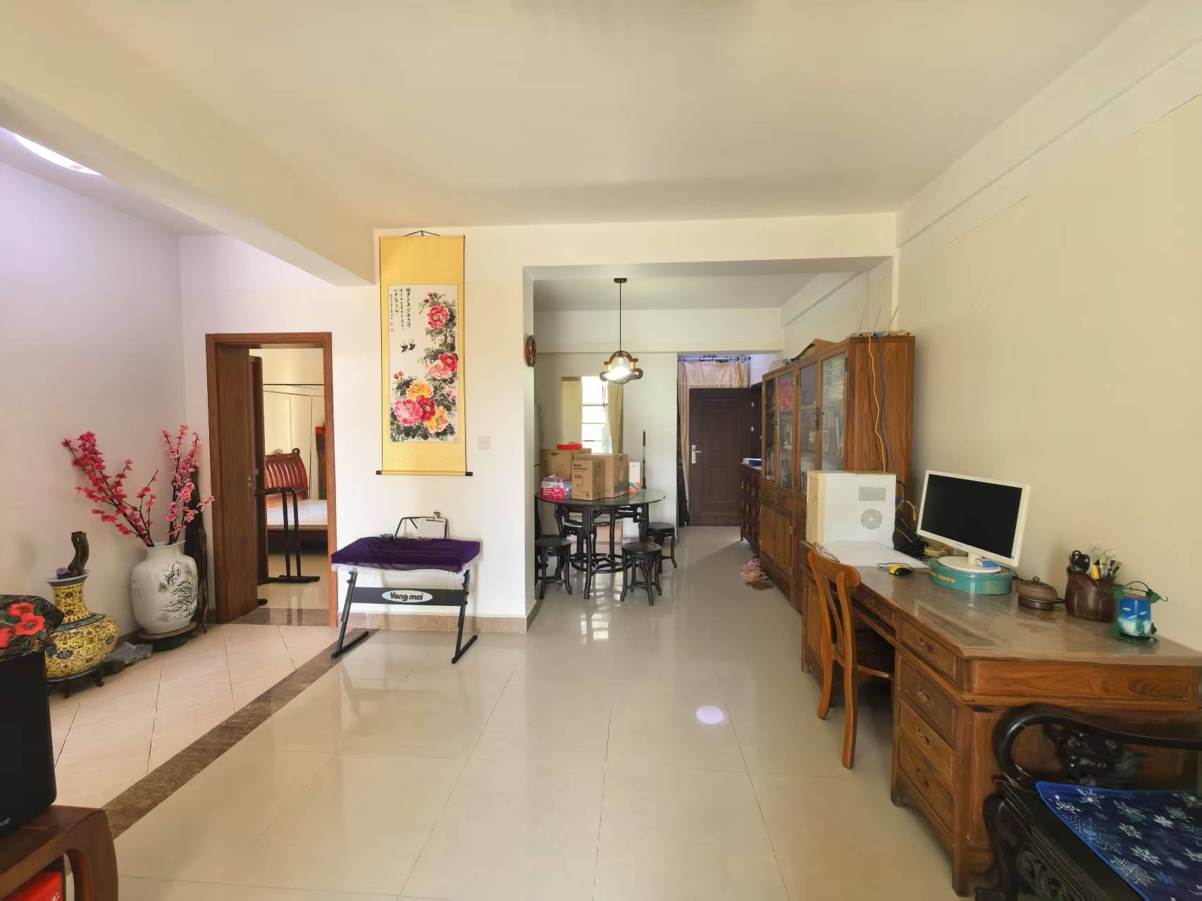 燕泰国际花园 2室2厅1卫 95.0万 燕泰国际花园 2室2厅1卫 95.0万客厅