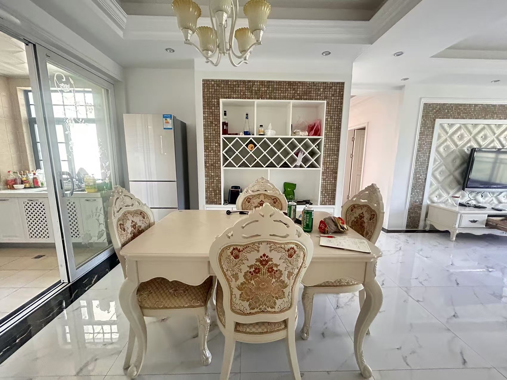 逸臣桃源  3室2厅2卫    2100.0元/月 逸臣桃源  3室2厅2卫    2100.0元/月室内图