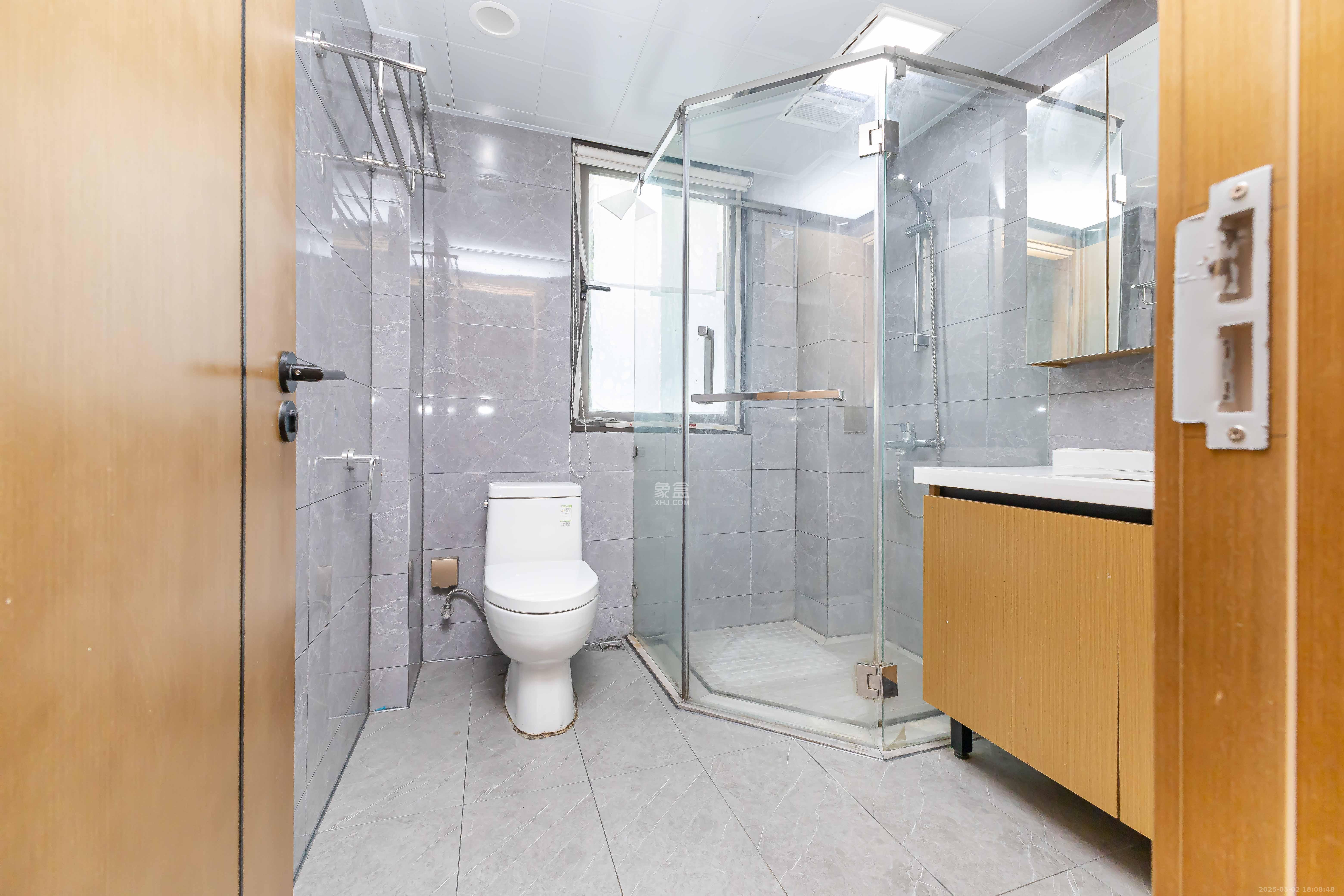 润和滨江府 4室2厅2卫 119.8万 润和滨江府 4室2厅2卫 119.8万卫生间