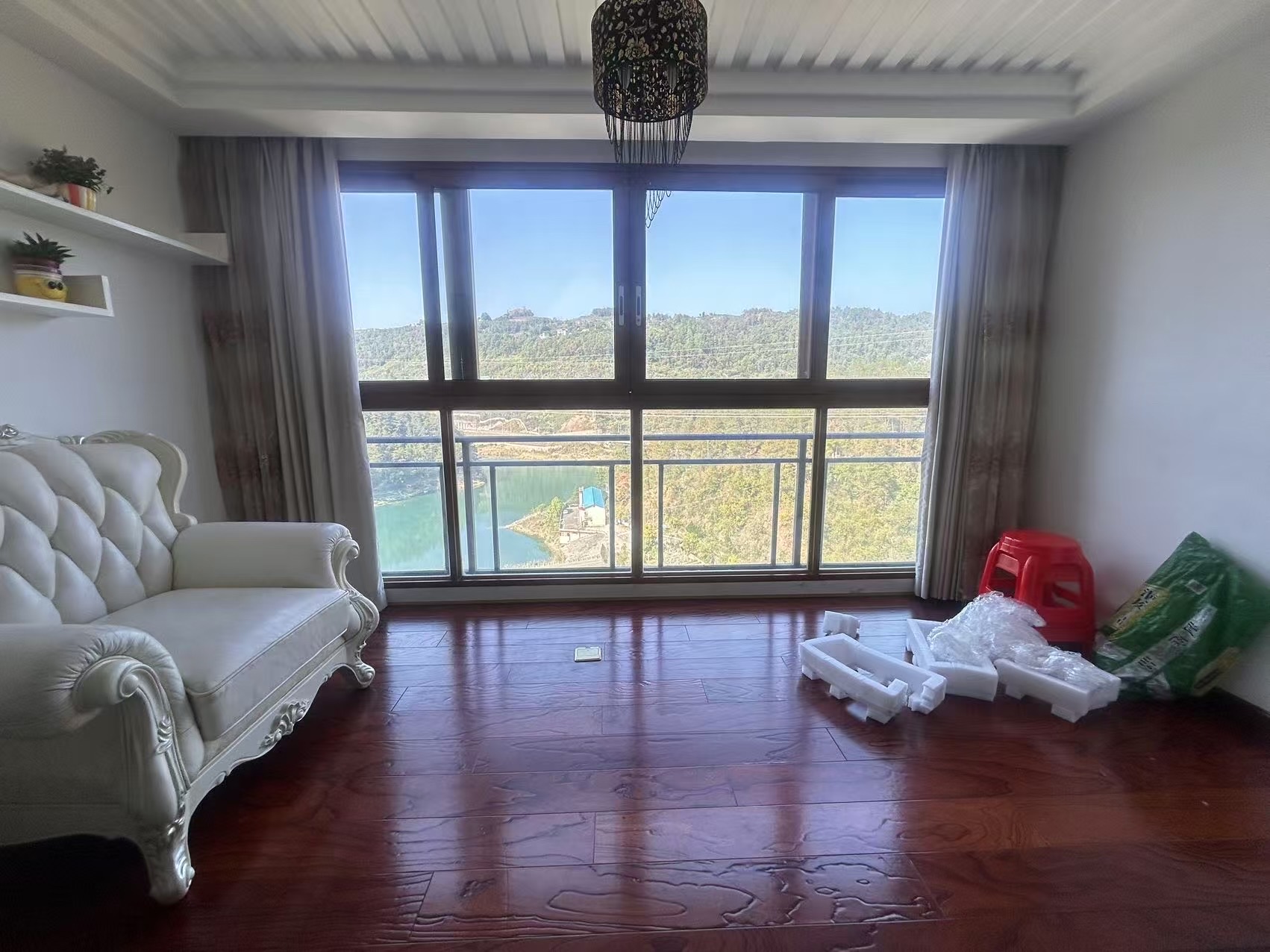 逸臣桃源  3室2厅2卫    2100.0元/月 逸臣桃源  3室2厅2卫    2100.0元/月室内图