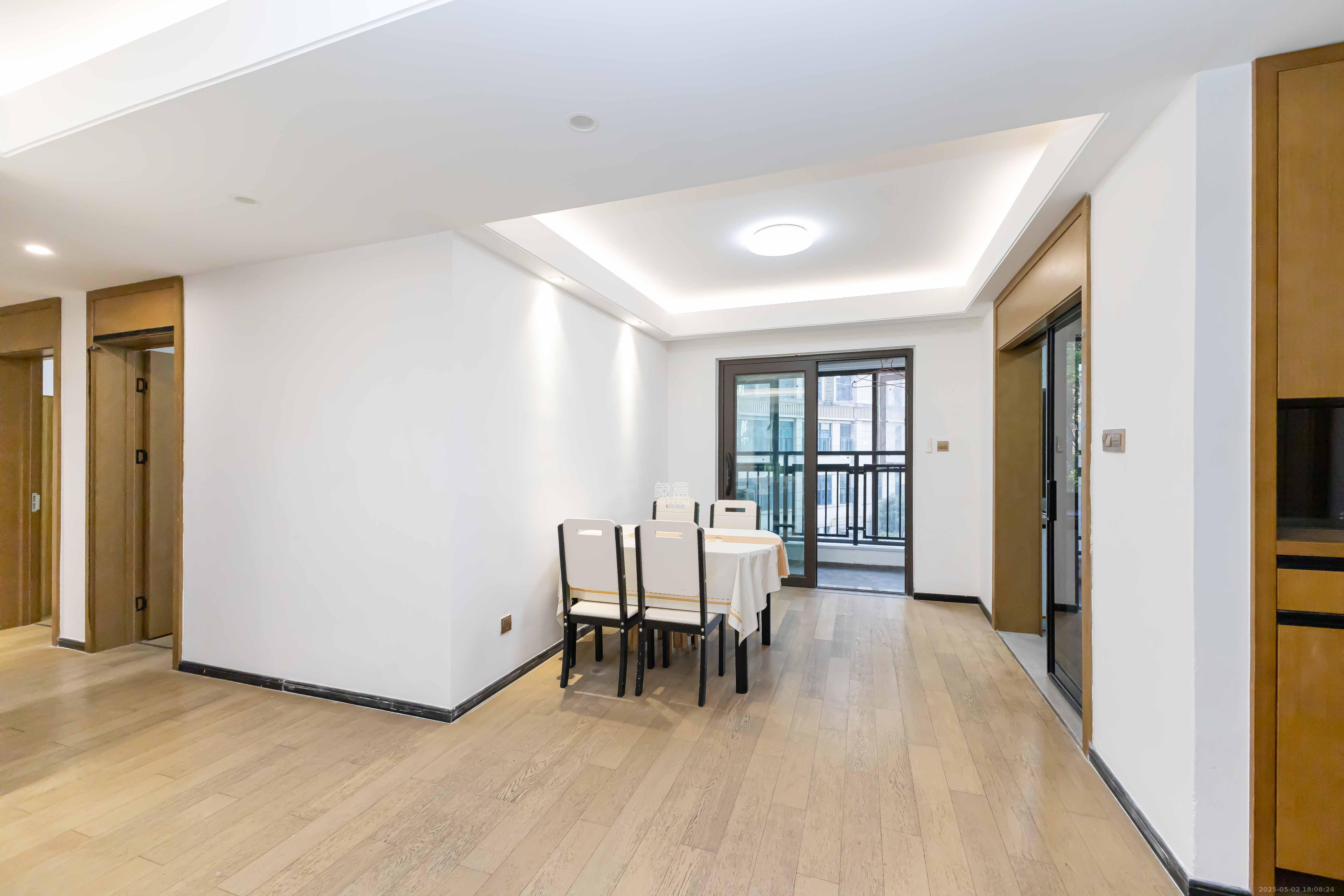 润和滨江府 4室2厅2卫 119.8万 润和滨江府 4室2厅2卫 119.8万客厅