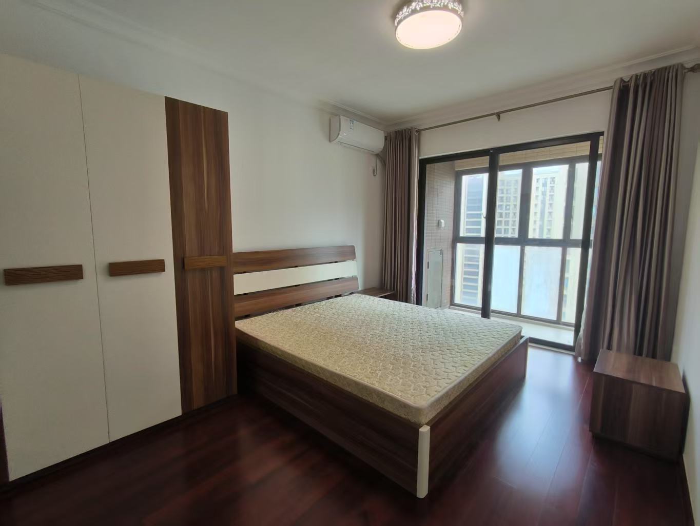 中海锦城 3室2厅2卫 152.0万 中海锦城 3室2厅2卫 152.0万客厅