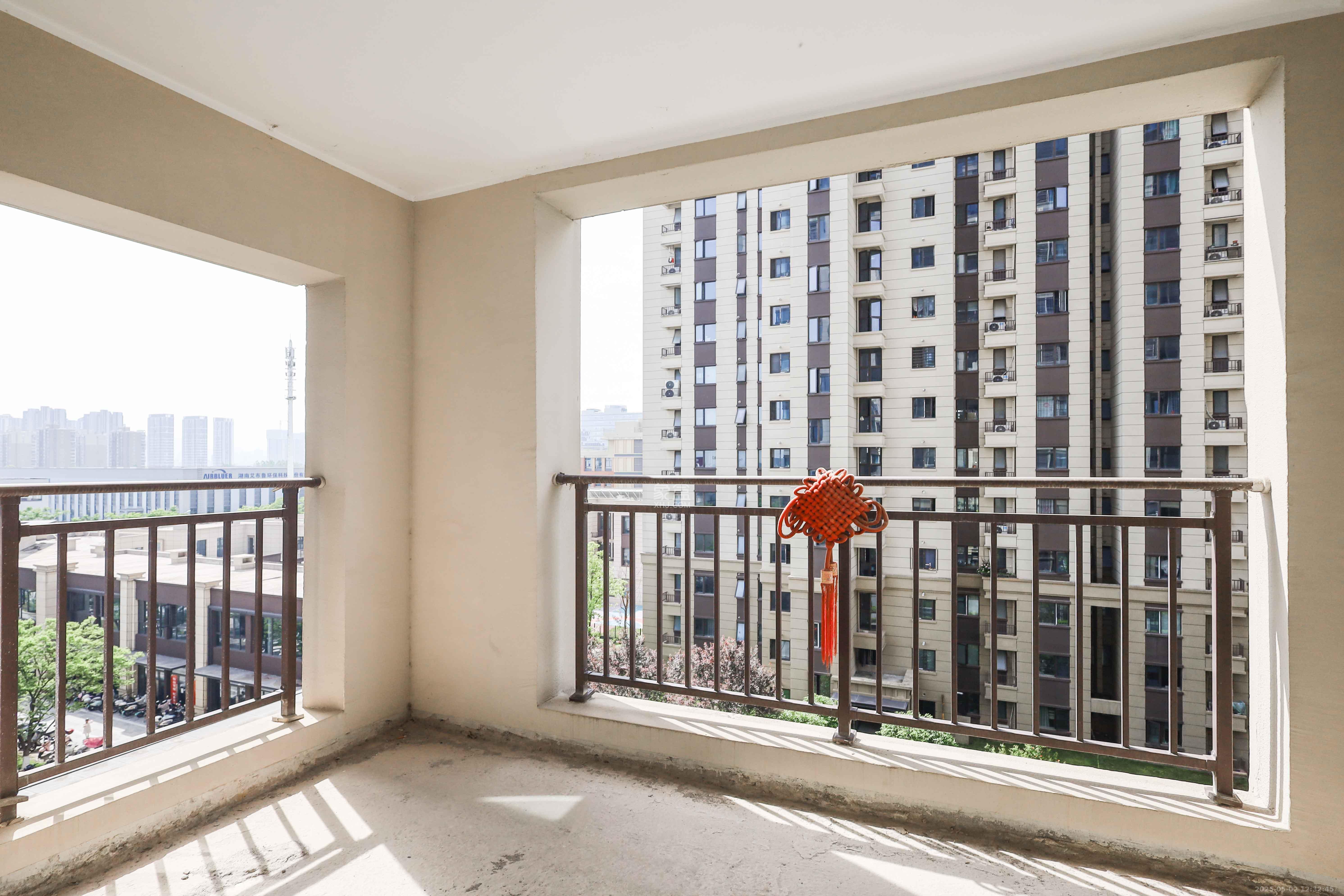 中梁云麓传奇  3室2厅2卫    108.8万 中梁云麓传奇  3室2厅2卫    108.8万阳台