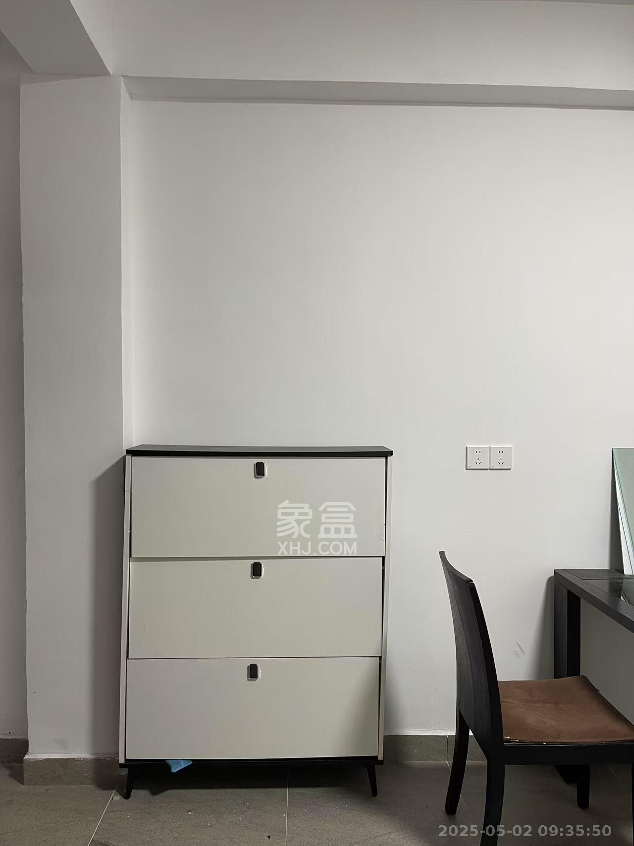 高桥老二号小区 1室1厅1卫 1100.0元/月 高桥老二号小区 1室1厅1卫 1100.0元/月室内图