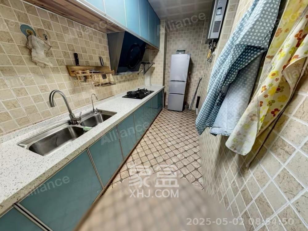 星湖湾一期高层  3室2厅2卫   2200.00元/月室内图
