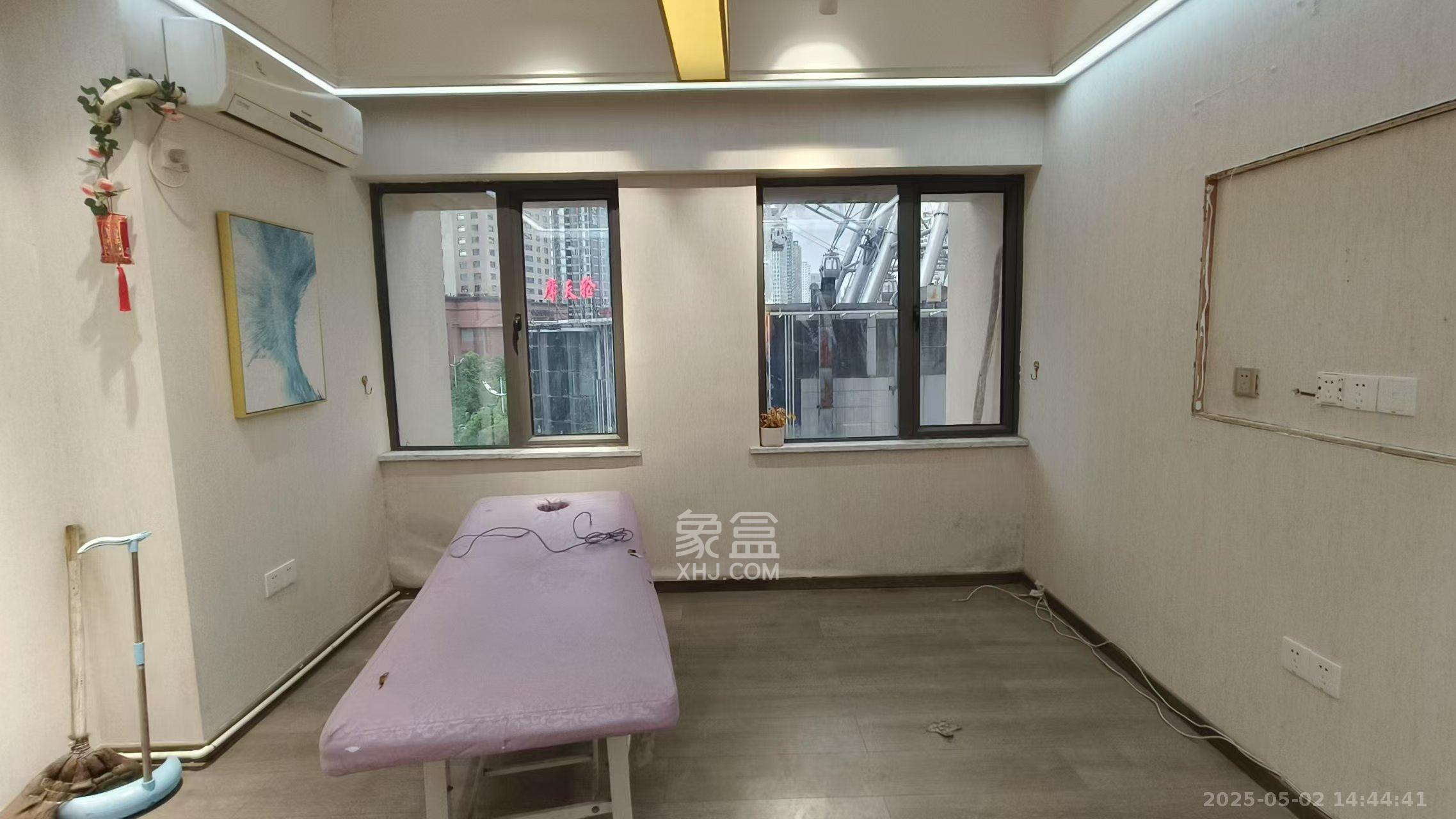 摩天一号 2室1厅1卫 4000.0元/月 摩天一号 2室1厅1卫 4000.0元/月室内图