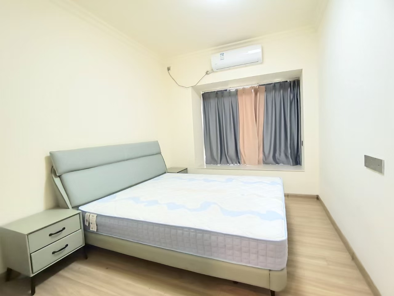 碧桂园梓山府  4室2厅2卫   2300.00元/月室内图