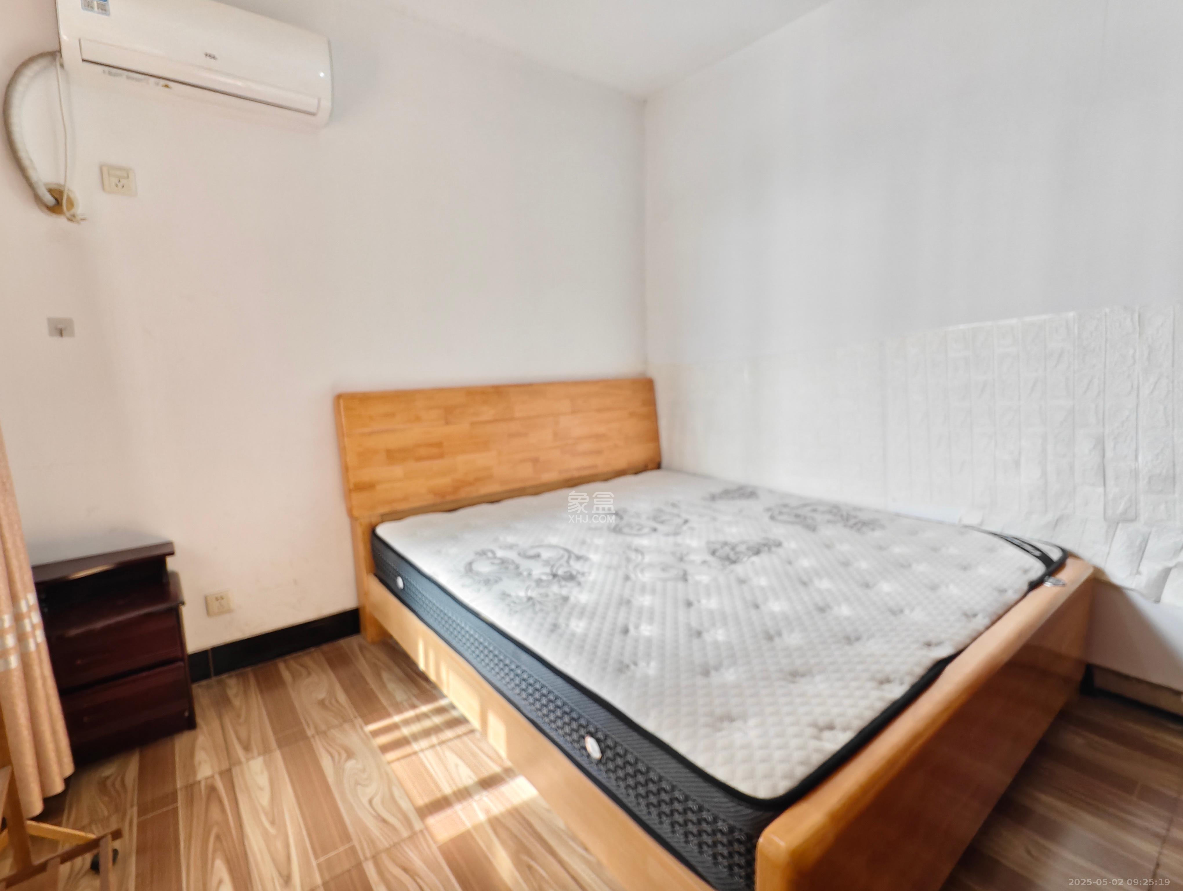 建鸿达现代公寓  3室1厅1卫   2400.00元/月室内图