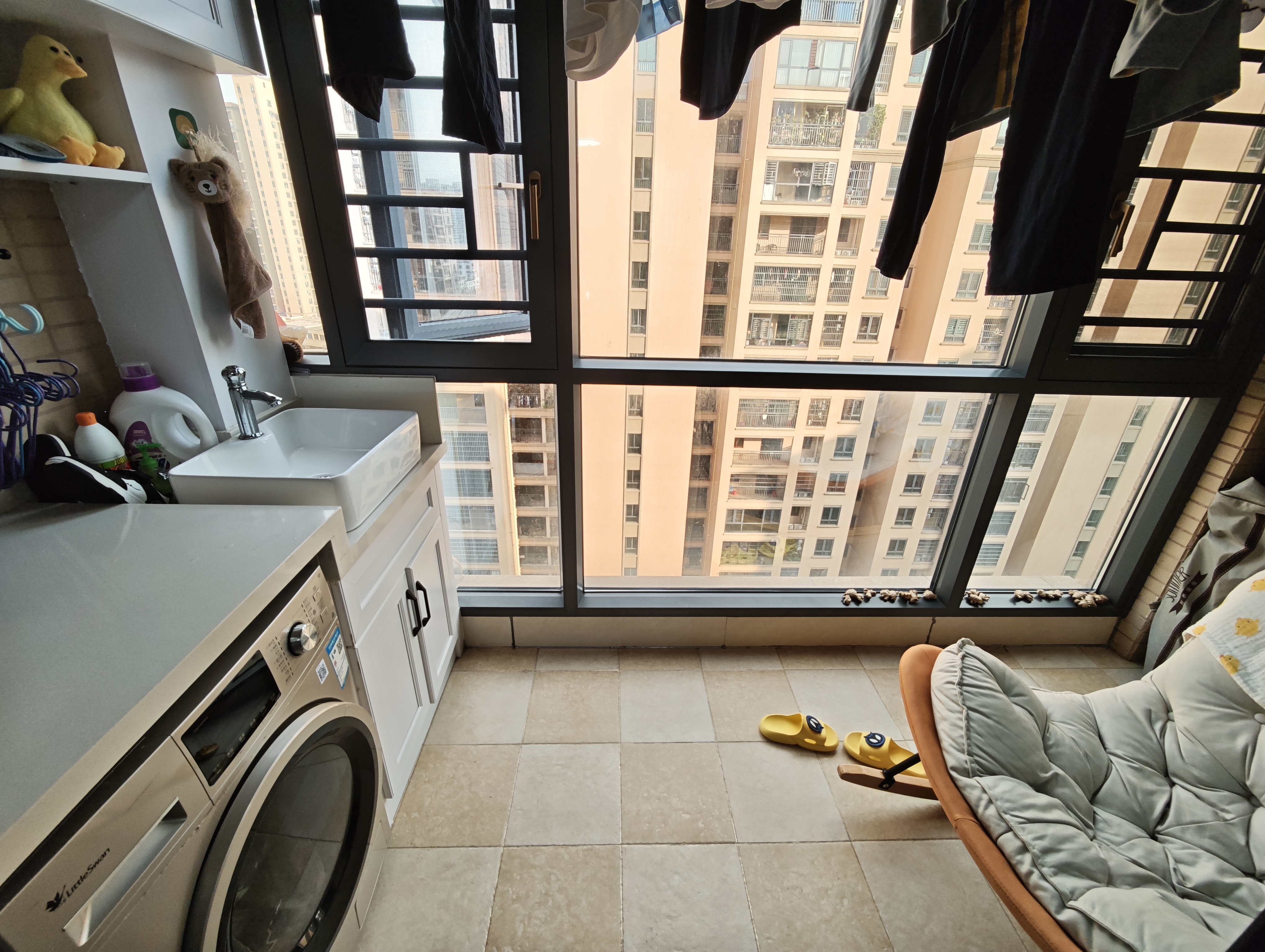 椰风水韵(北区) 2室2厅1卫 158.0万 椰风水韵(北区) 2室2厅1卫 158.0万客厅