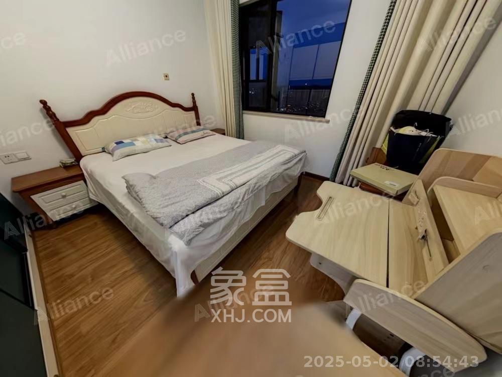 星湖湾一期高层  3室2厅2卫   2200.00元/月室内图