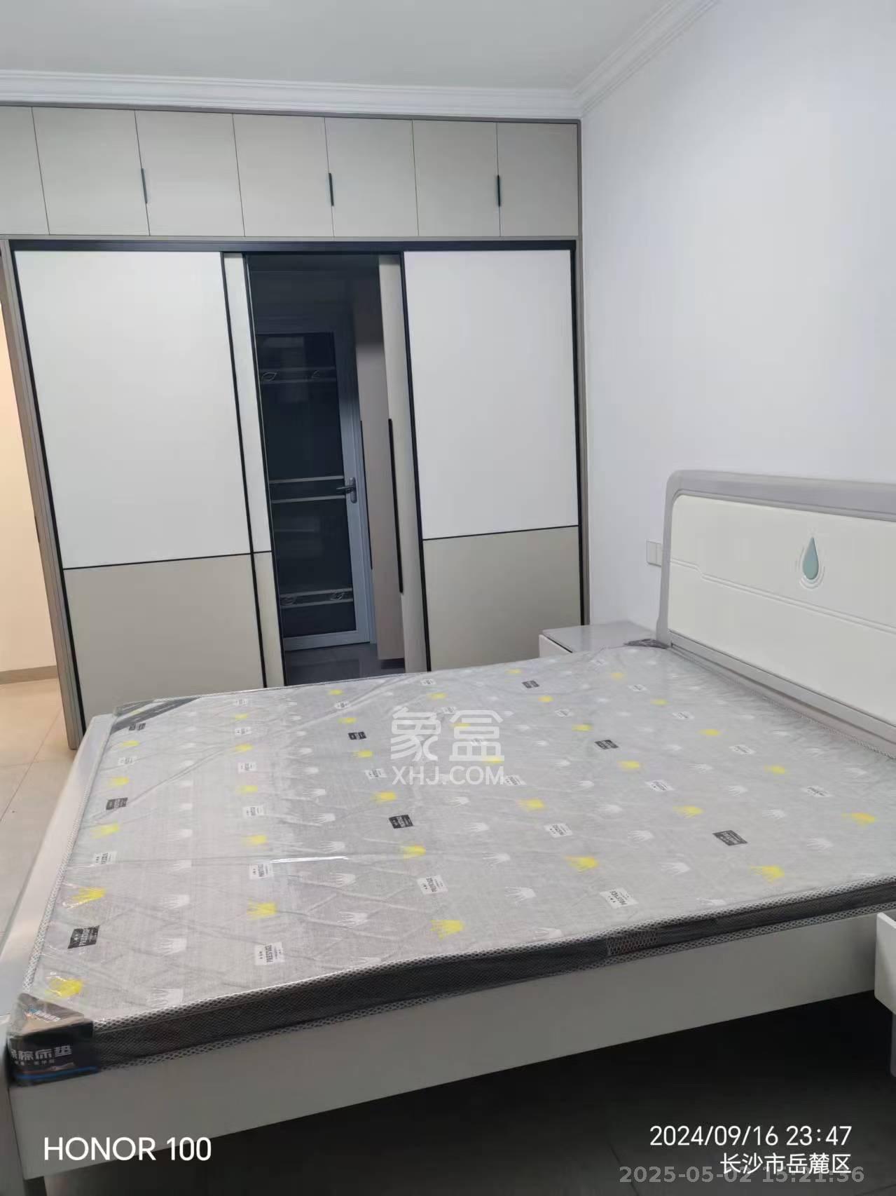 学士翰林苑  3室2厅2卫   2200.00元/月室内图