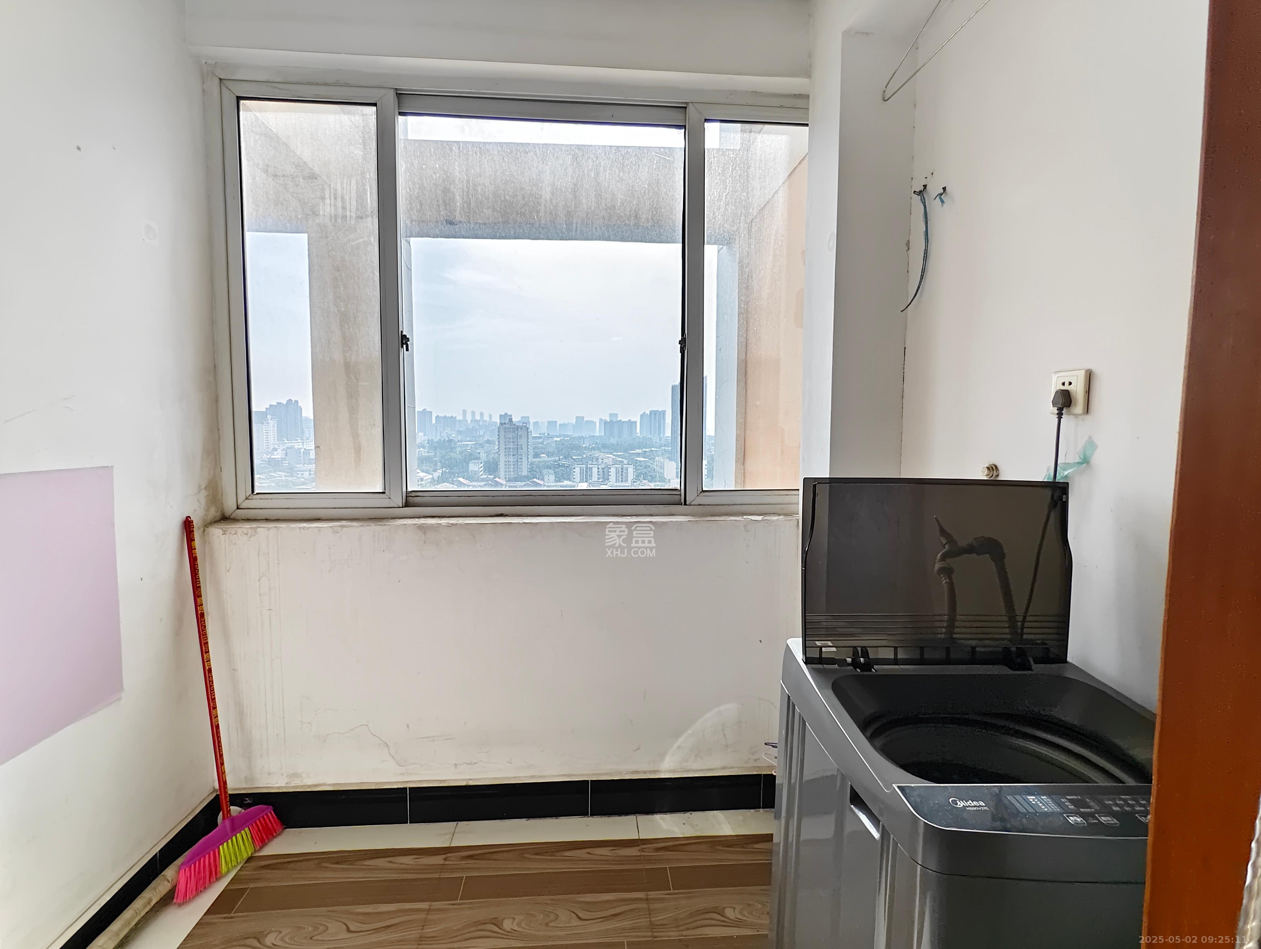 建鸿达现代公寓  3室1厅1卫   2400.00元/月室内图