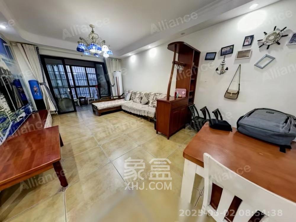 星湖湾一期高层  3室2厅2卫   2200.00元/月室内图