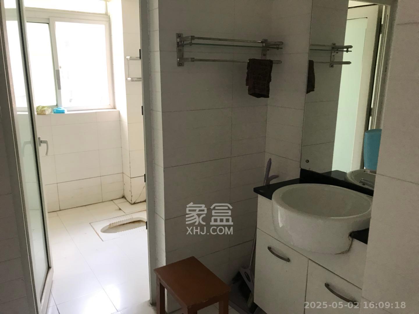 嘉盛华庭(一期、二期、三期)  3室2厅1卫    2700.0元/月 嘉盛华庭(一期、二期、三期)  3室2厅1卫    2700.0元/月室内图