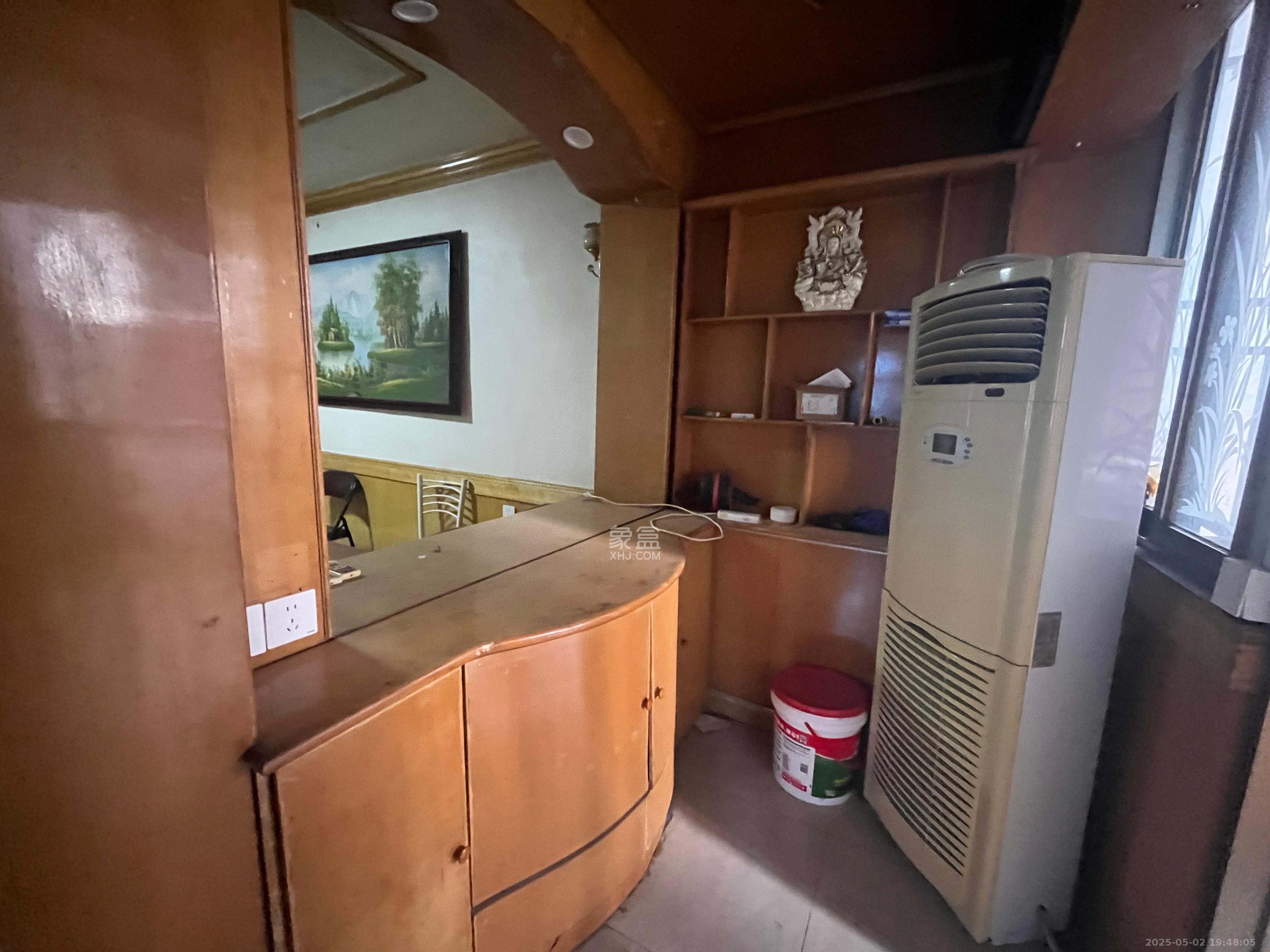 湖南日报宿舍 3室2厅1卫 2600.0元/月 湖南日报宿舍 3室2厅1卫 2600.0元/月室内图