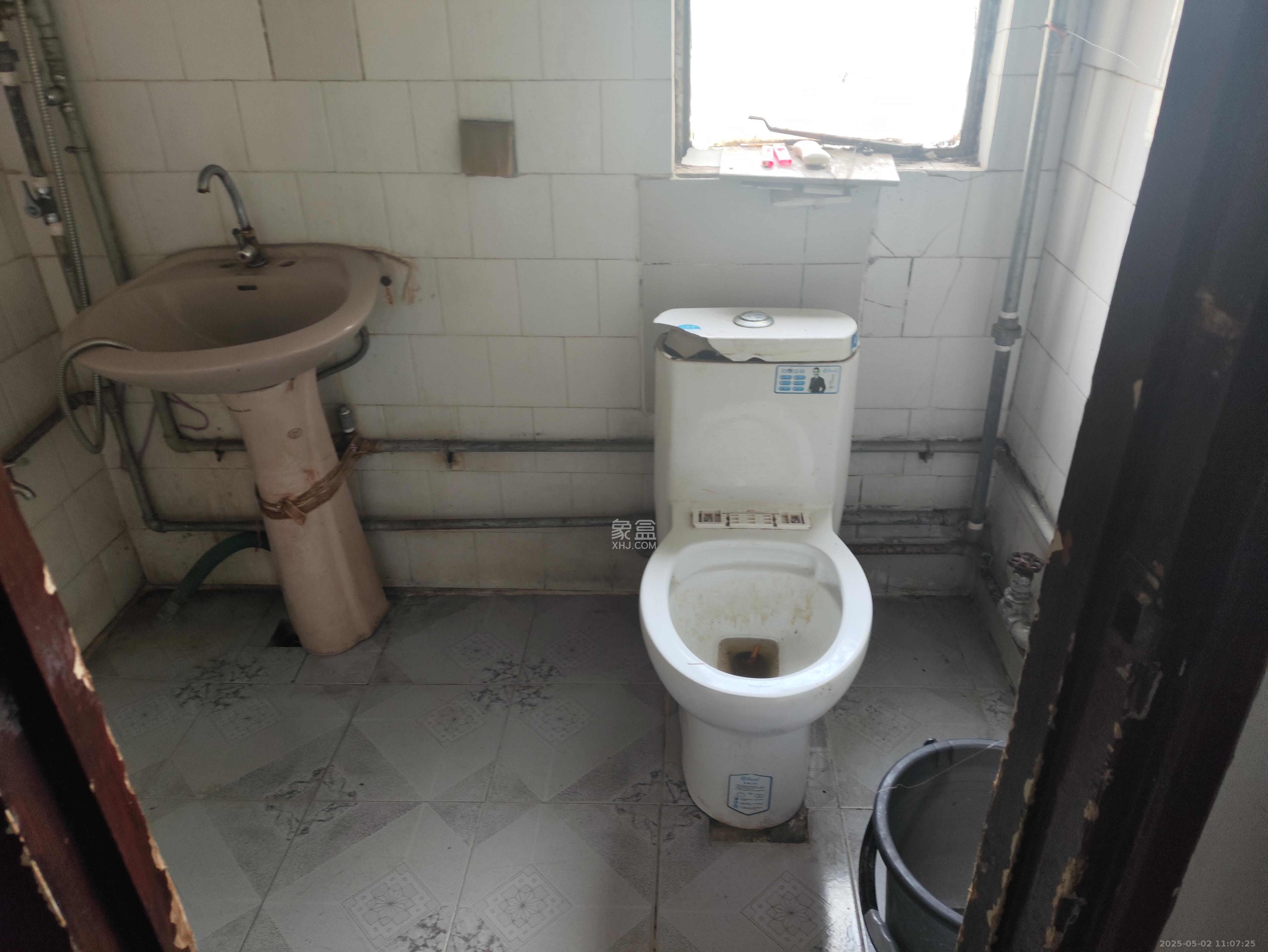 省政府五所 2室1厅1卫 2500.0元/月 省政府五所 2室1厅1卫 2500.0元/月室内图