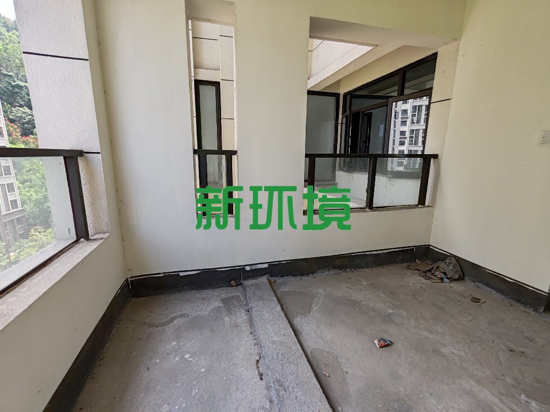 福天中央公馆  3室2厅2卫   85.00万客厅