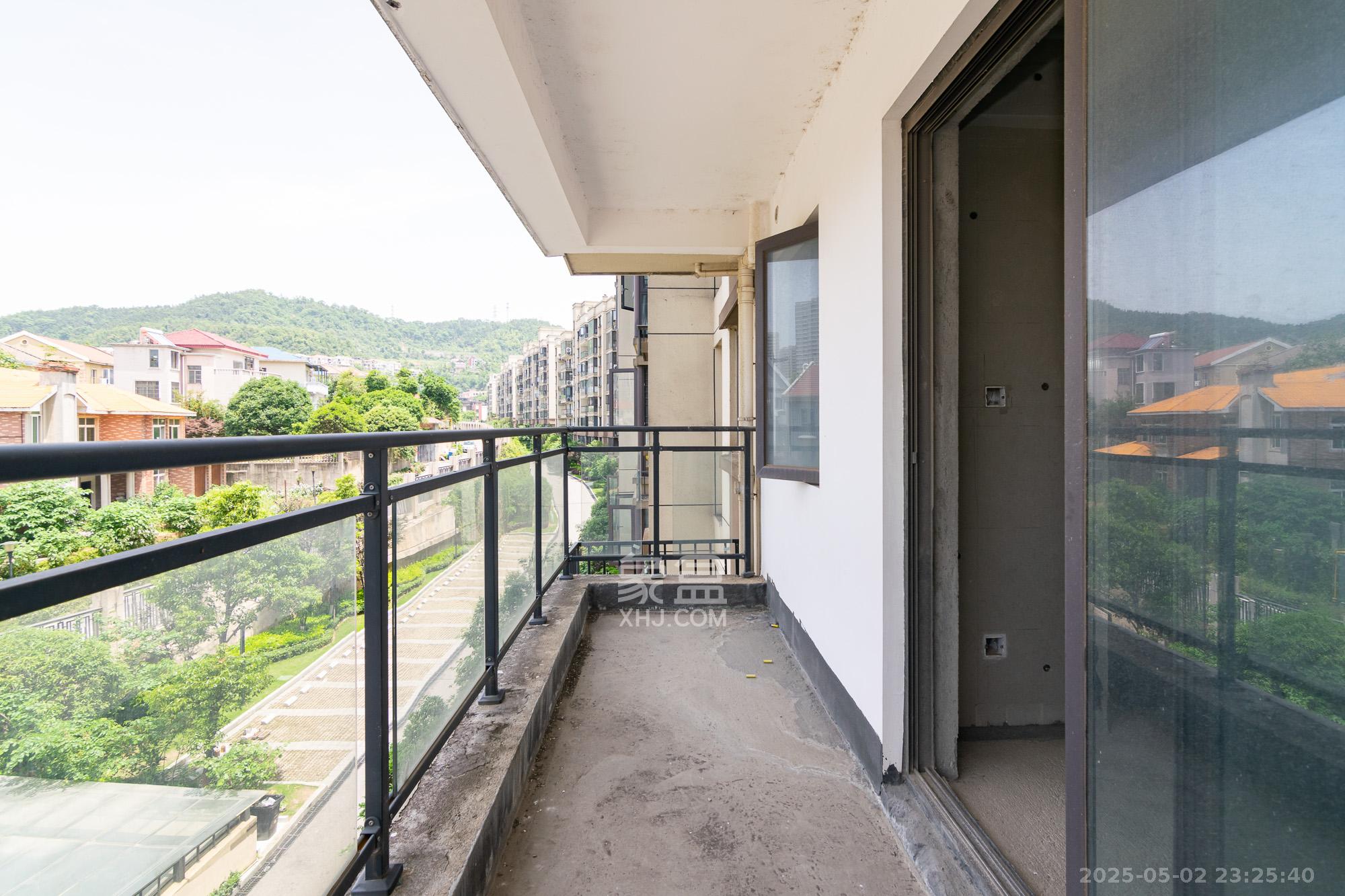 润和谷山郡(悦禧山庄水榭花都)  5室2厅3卫    145.0万 润和谷山郡(悦禧山庄水榭花都)  5室2厅3卫    145.0万阳台