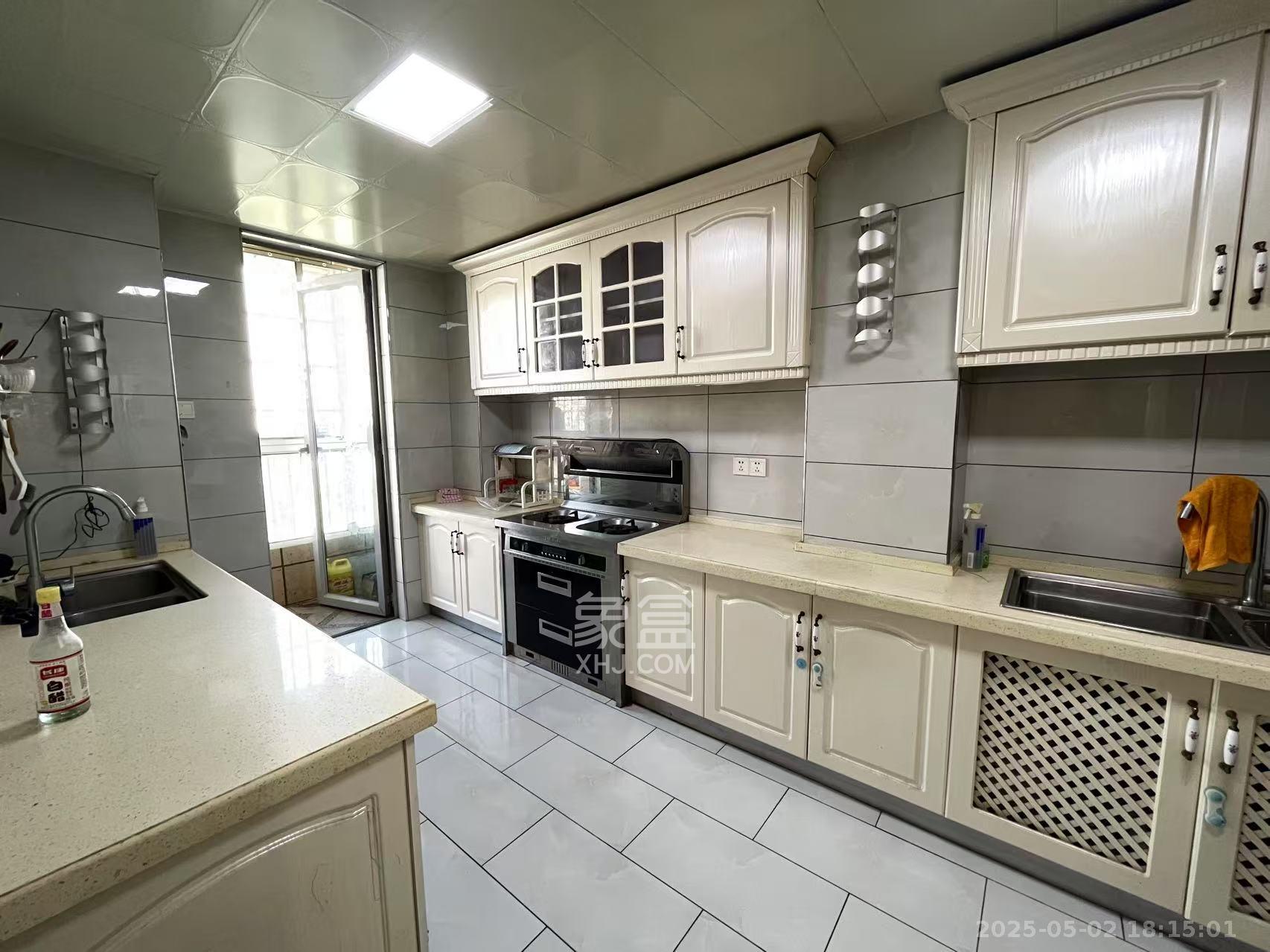 阳光100二期 3室2厅2卫 3500.0元/月 阳光100二期 3室2厅2卫 3500.0元/月室内图