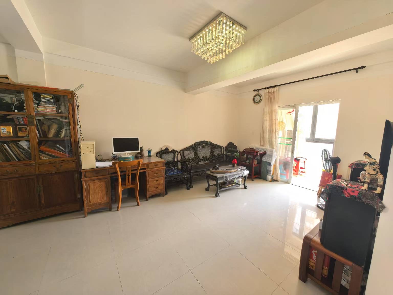 燕泰国际花园 2室2厅1卫 95.0万 燕泰国际花园 2室2厅1卫 95.0万客厅