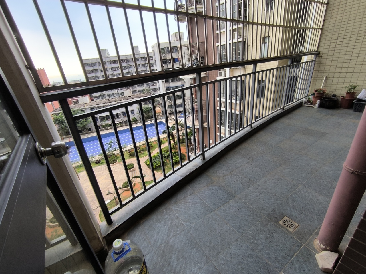 秀山观海苑  2室2厅1卫    108.0万 秀山观海苑  2室2厅1卫    108.0万客厅