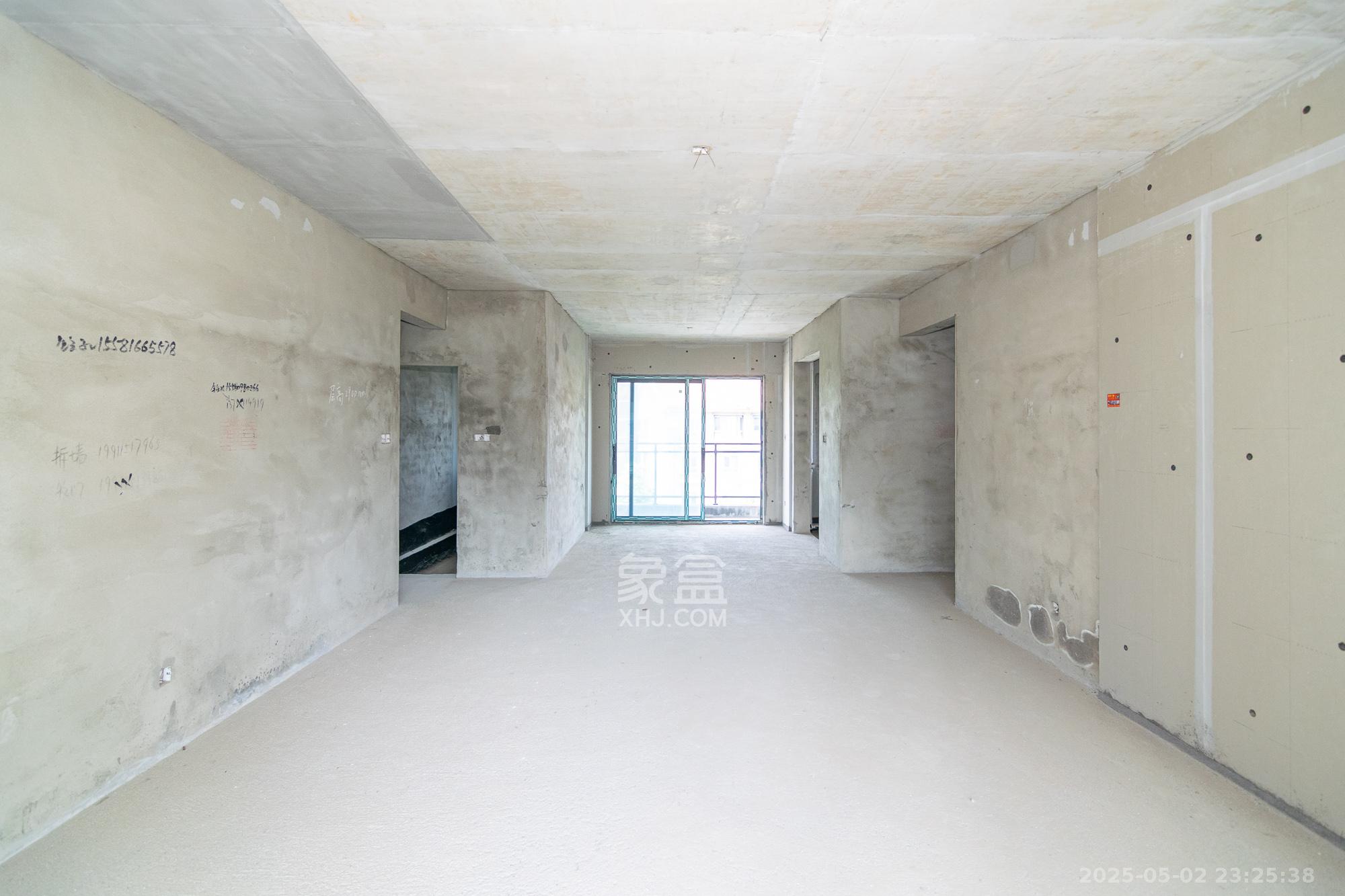 润和谷山郡(悦禧山庄水榭花都)  5室2厅3卫    145.0万 润和谷山郡(悦禧山庄水榭花都)  5室2厅3卫    145.0万客厅