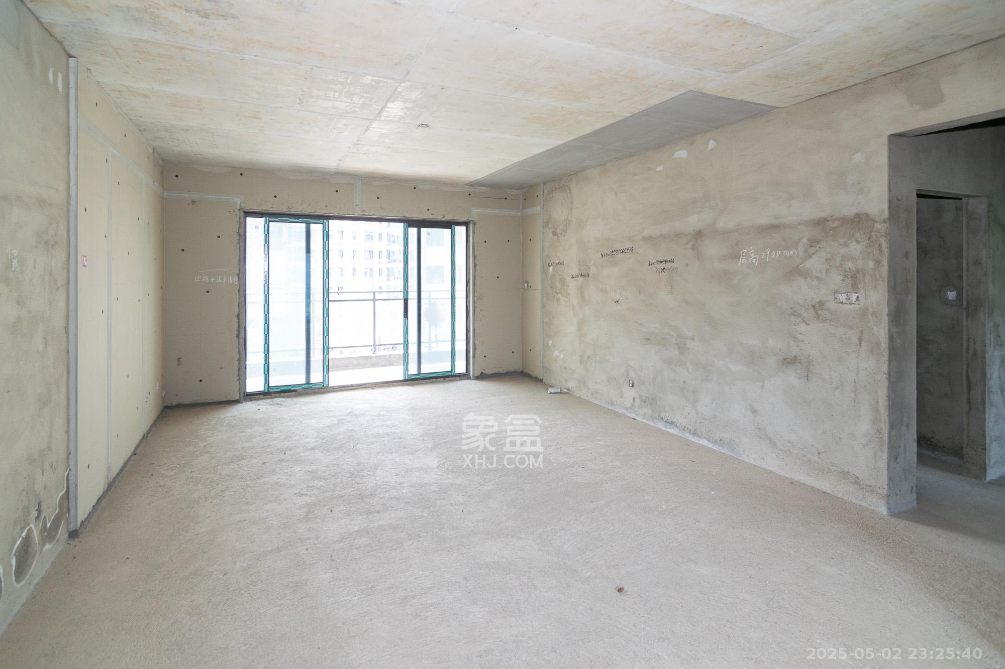 润和谷山郡(悦禧山庄水榭花都)  5室2厅3卫    145.0万 润和谷山郡(悦禧山庄水榭花都)  5室2厅3卫    145.0万客厅