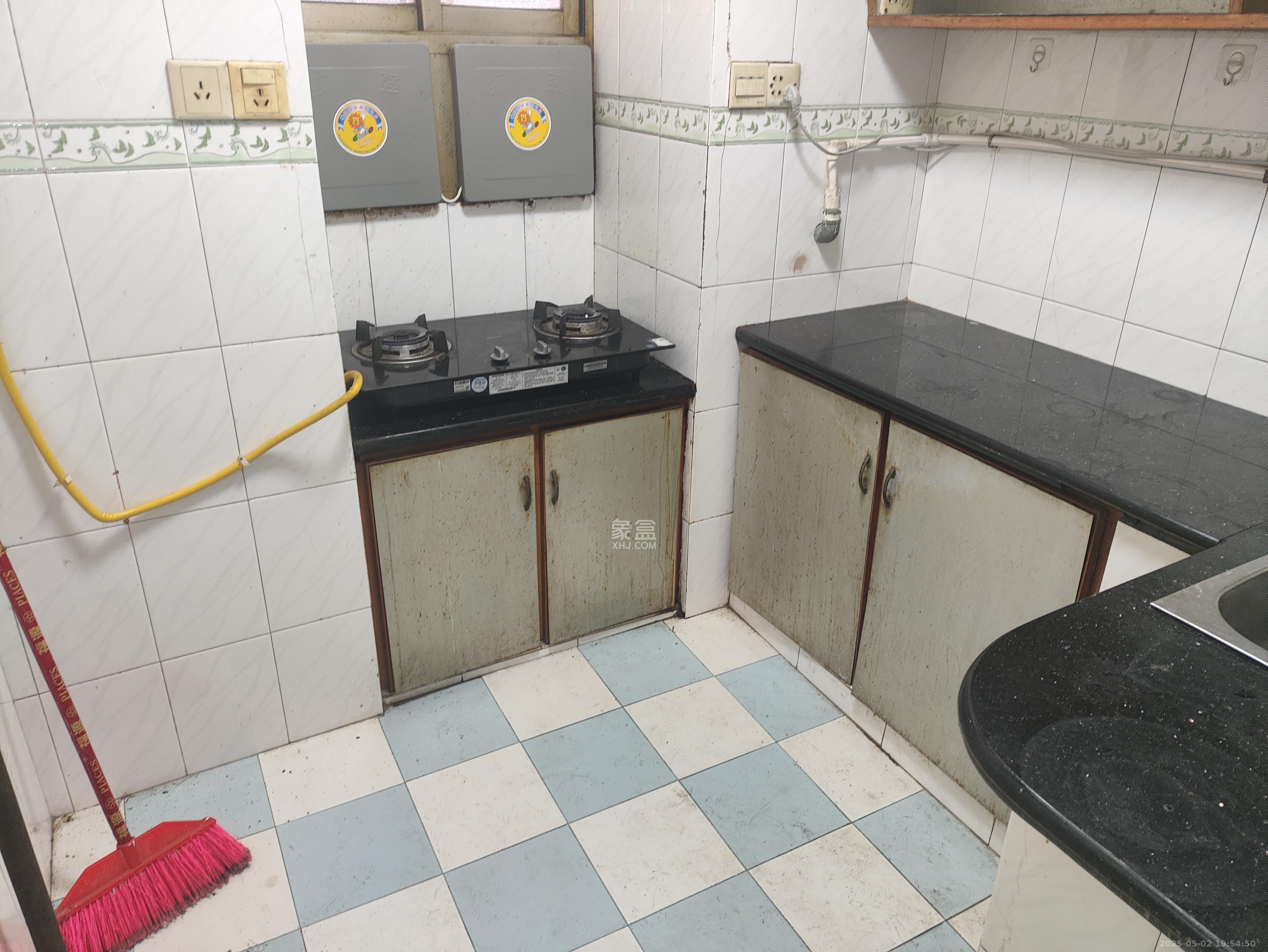 桐荫里社区  2室2厅1卫    1800.0元/月 桐荫里社区  2室2厅1卫    1800.0元/月室内图