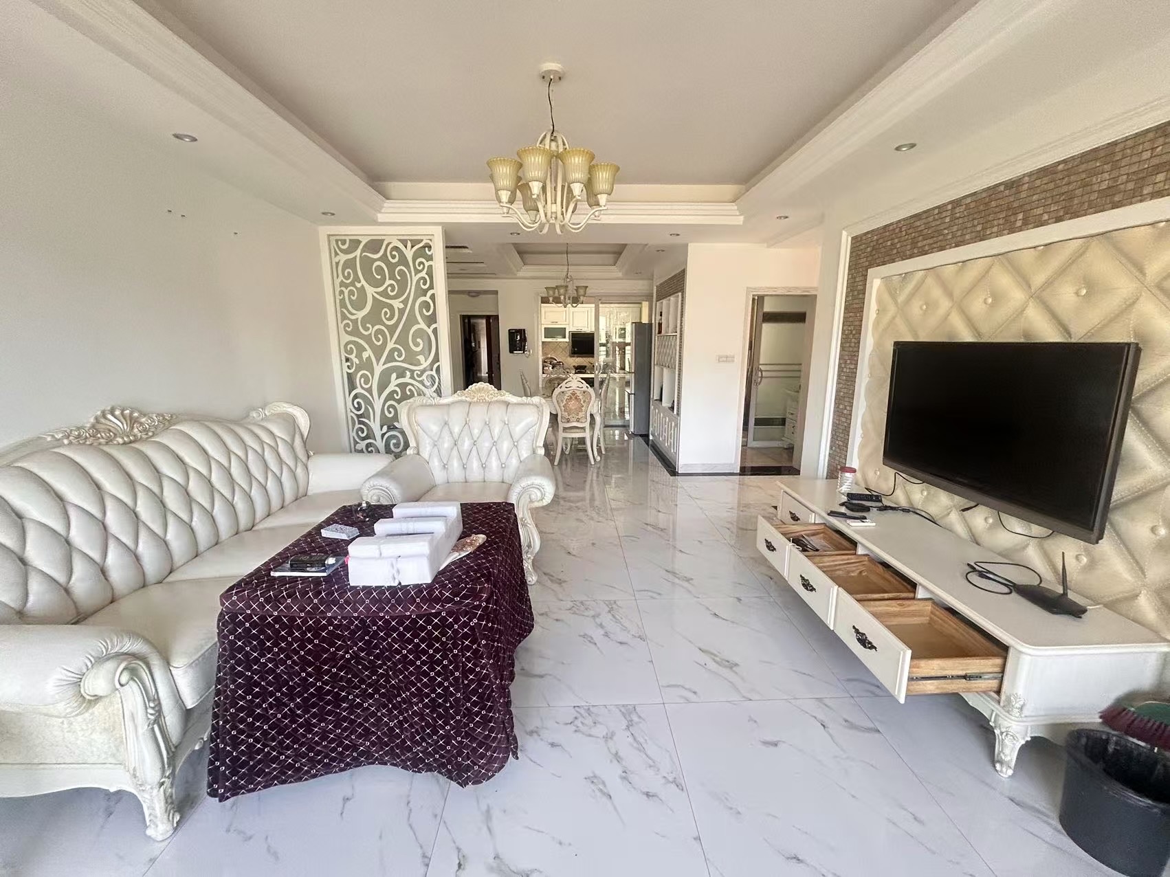 逸臣桃源  3室2厅2卫    2100.0元/月 逸臣桃源  3室2厅2卫    2100.0元/月室内图