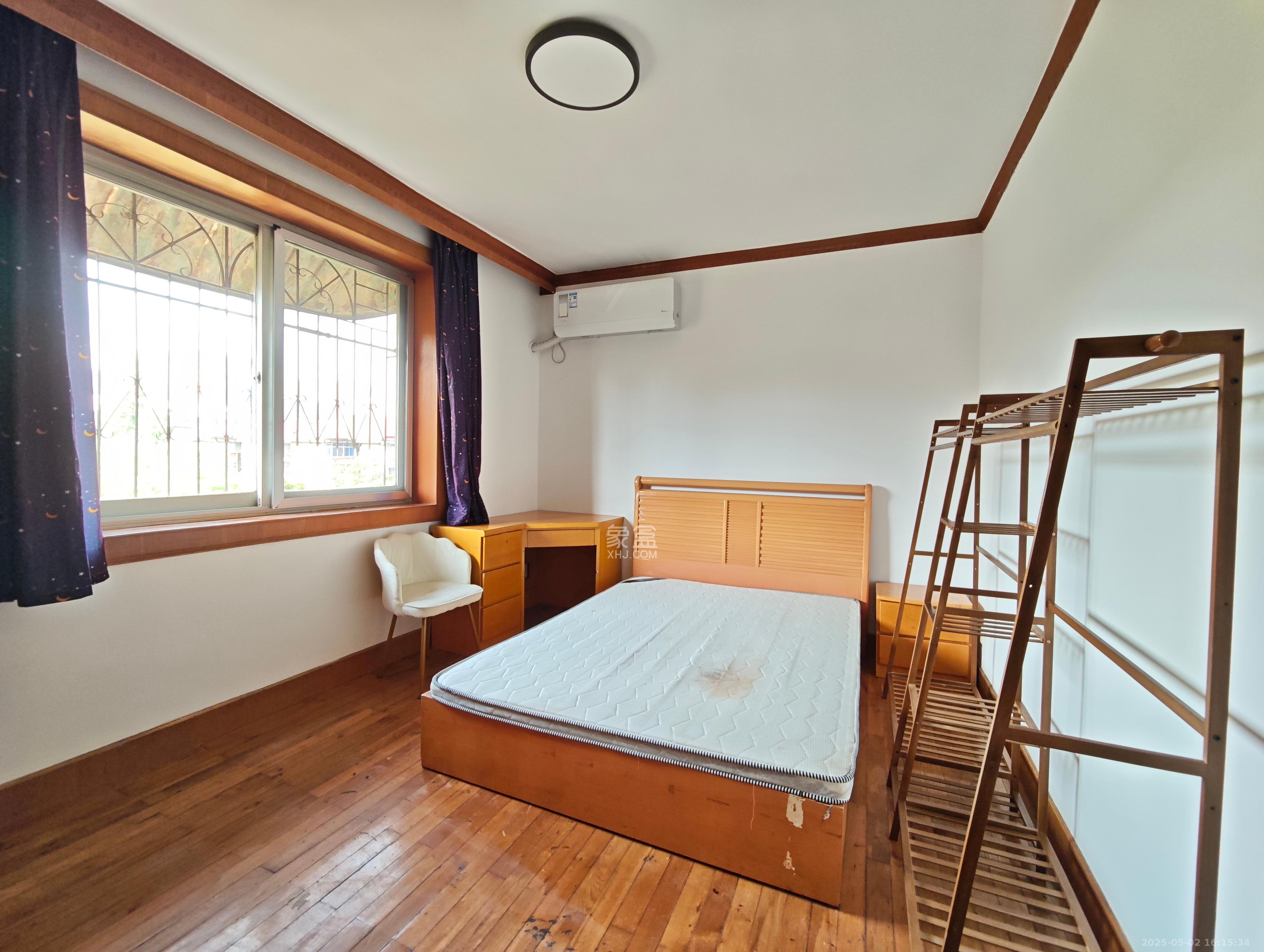 国庆新村  3室2厅1卫   1600.00元/月室内图