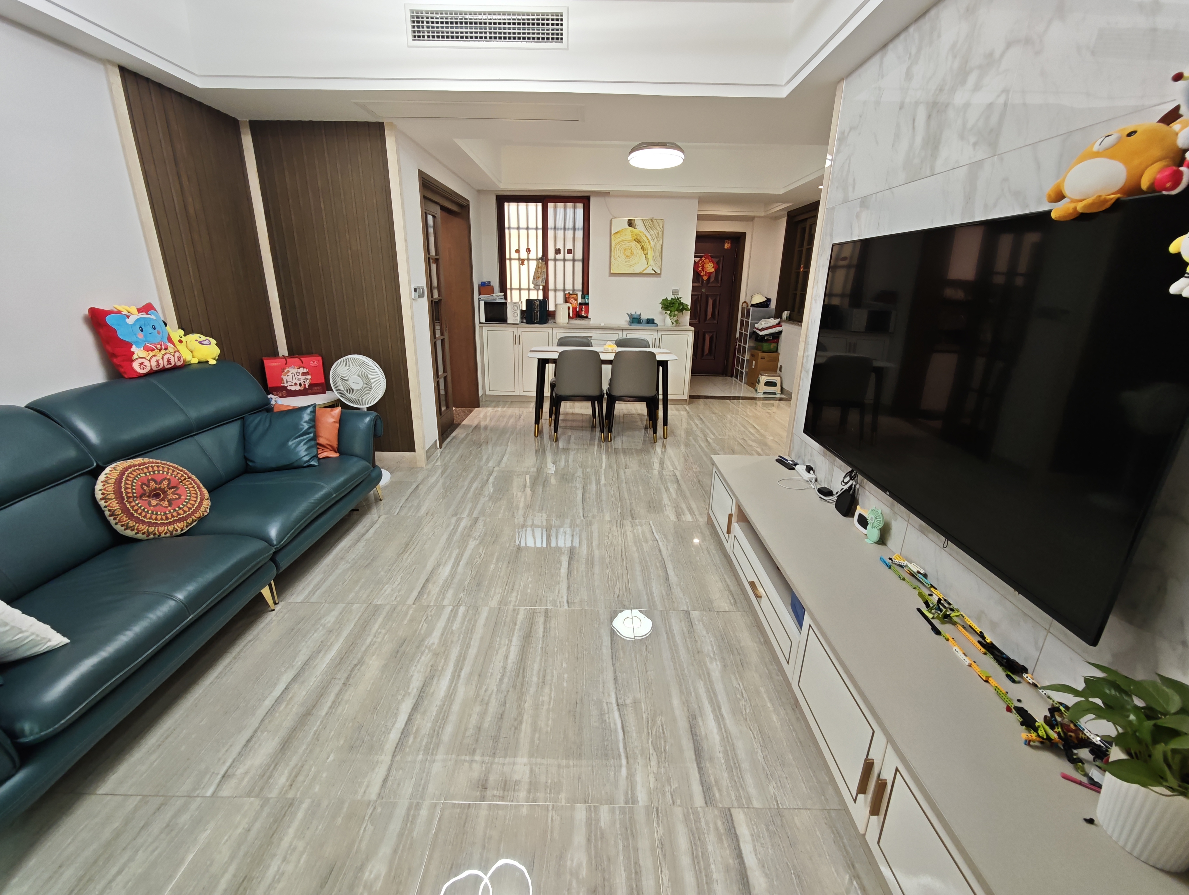 椰风水韵(北区) 2室2厅1卫 158.0万 椰风水韵(北区) 2室2厅1卫 158.0万客厅