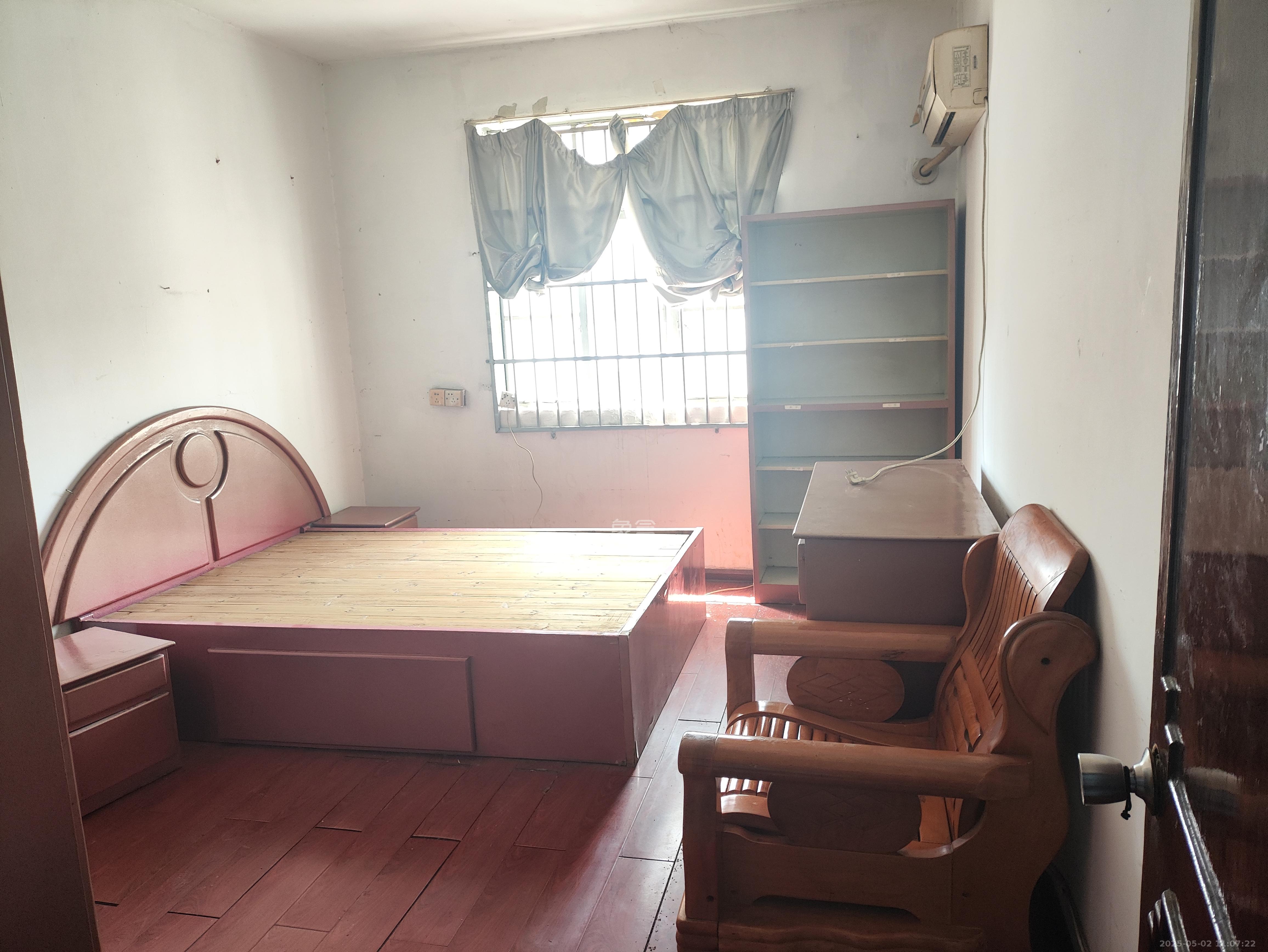 省政府五所 2室1厅1卫 2500.0元/月 省政府五所 2室1厅1卫 2500.0元/月室内图