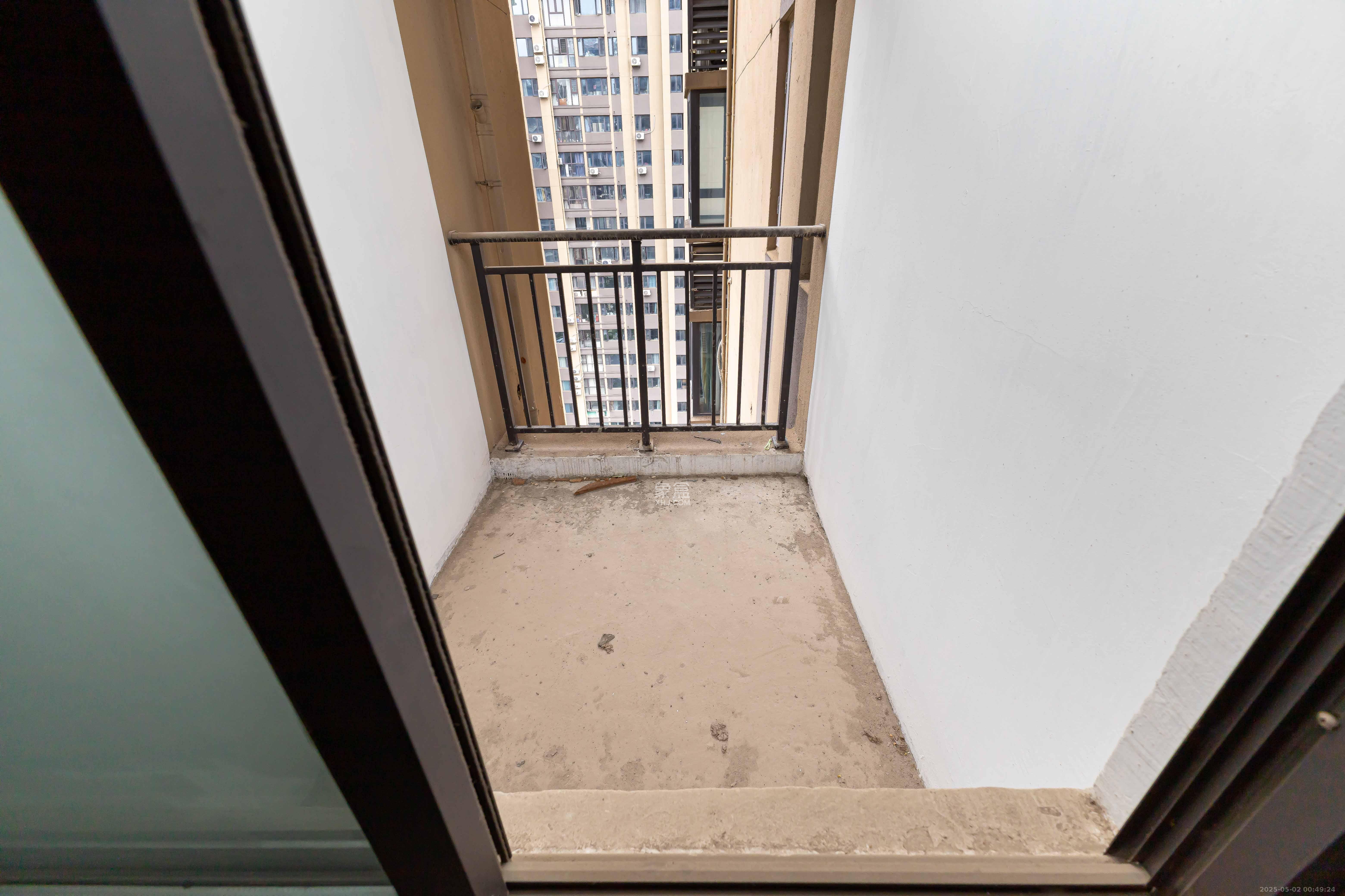 勤诚达境界城 1室0厅0卫 80.0万 勤诚达境界城 1室0厅0卫 80.0万阳台