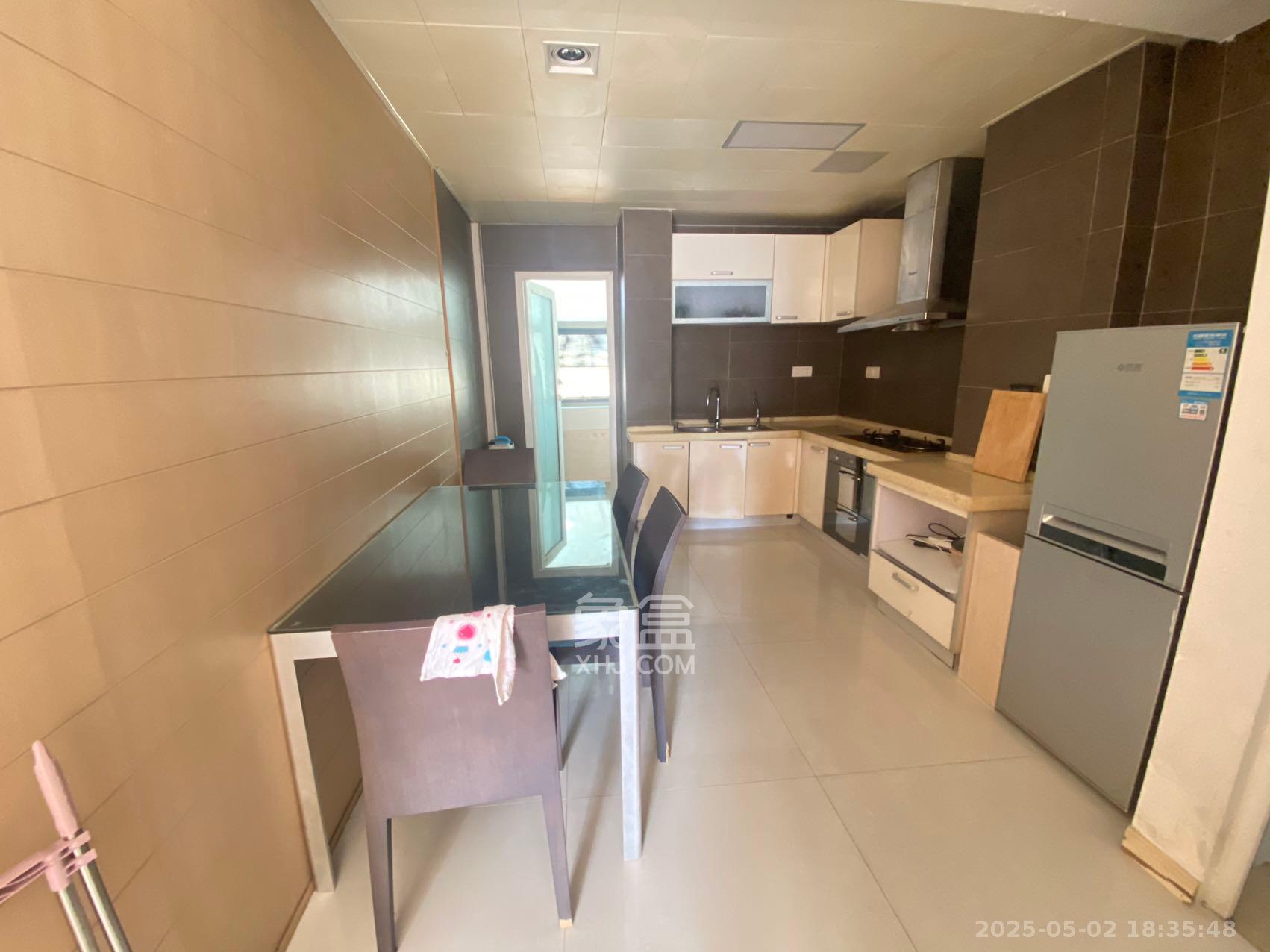 欧园 3室2厅1卫 3300.0元/月 欧园 3室2厅1卫 3300.0元/月室内图