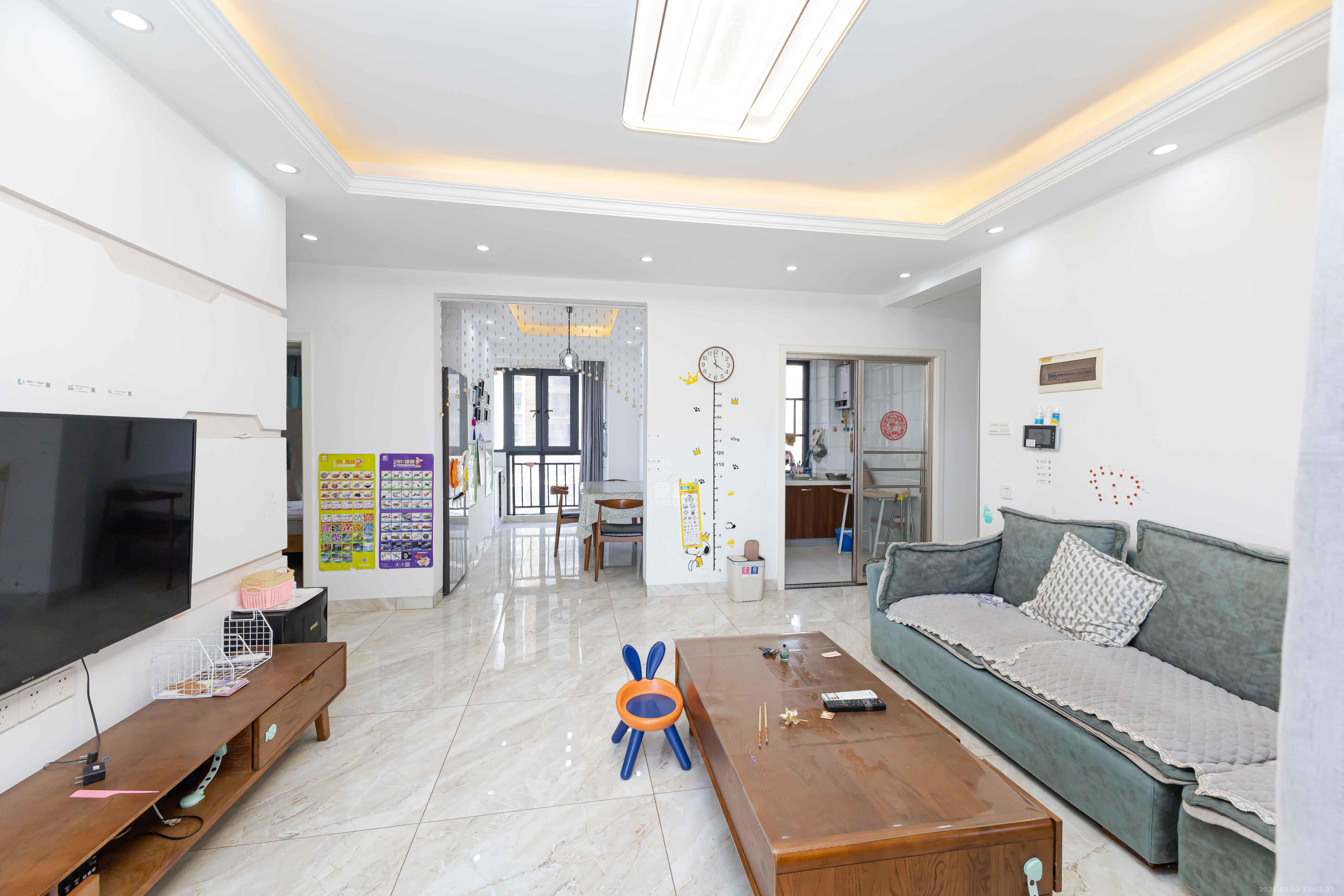 浩龙音乐界 3室2厅2卫 70.0万 浩龙音乐界 3室2厅2卫 70.0万客厅