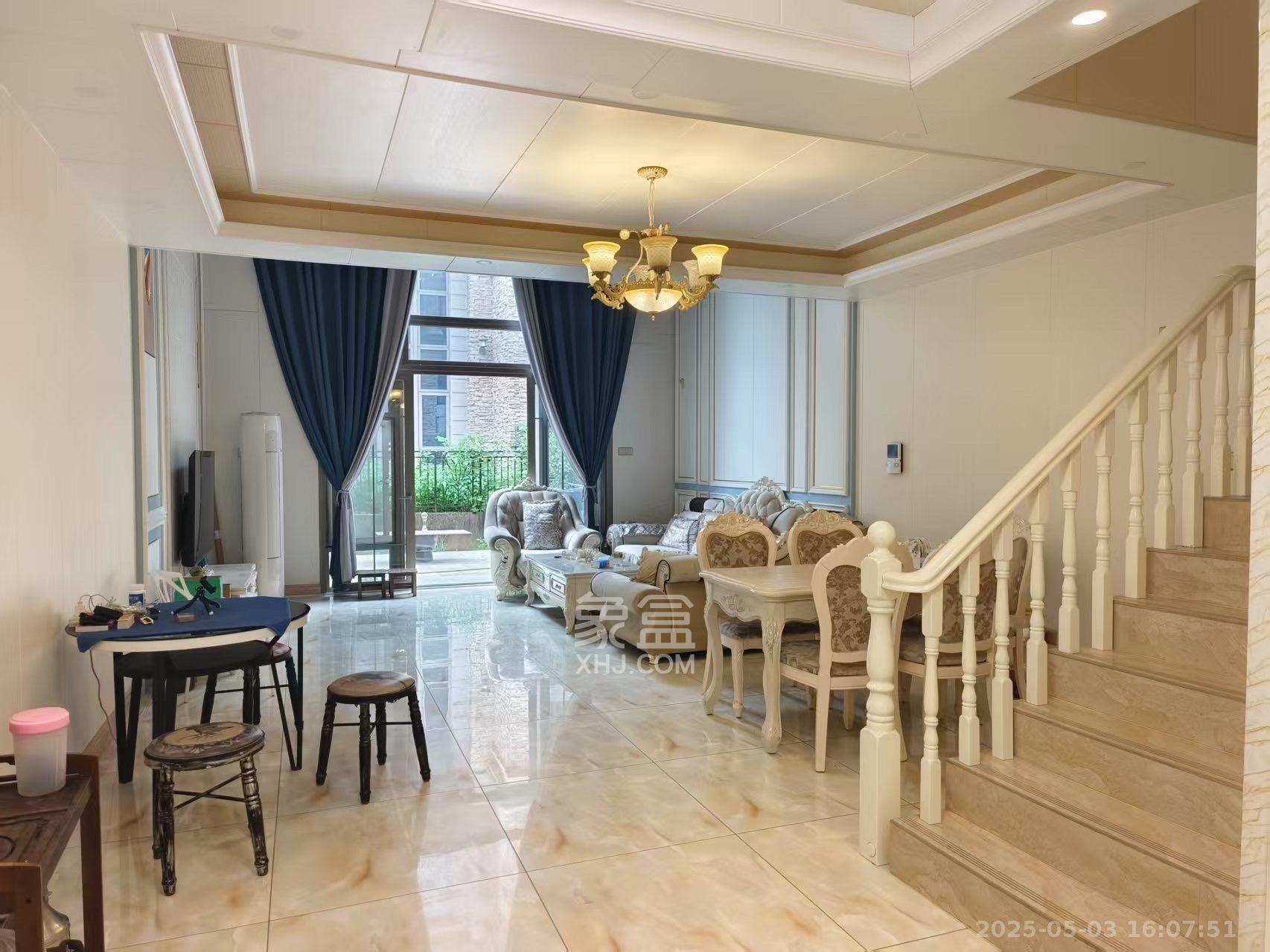 盈峰翠邸 5室2厅3卫 8800.0元/月 盈峰翠邸 5室2厅3卫 8800.0元/月室内图